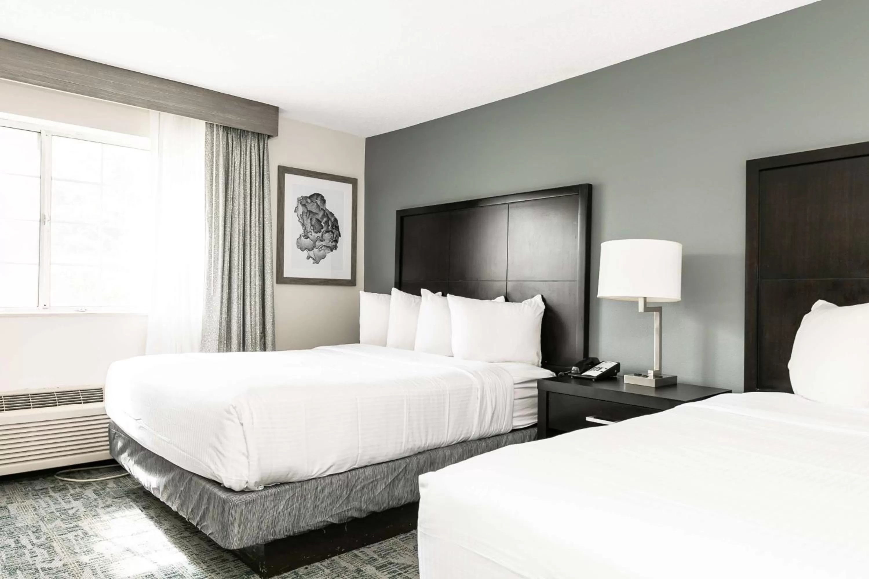 Bedroom in Best Western Inn & Suites San Diego Zoo -SeaWorld Area