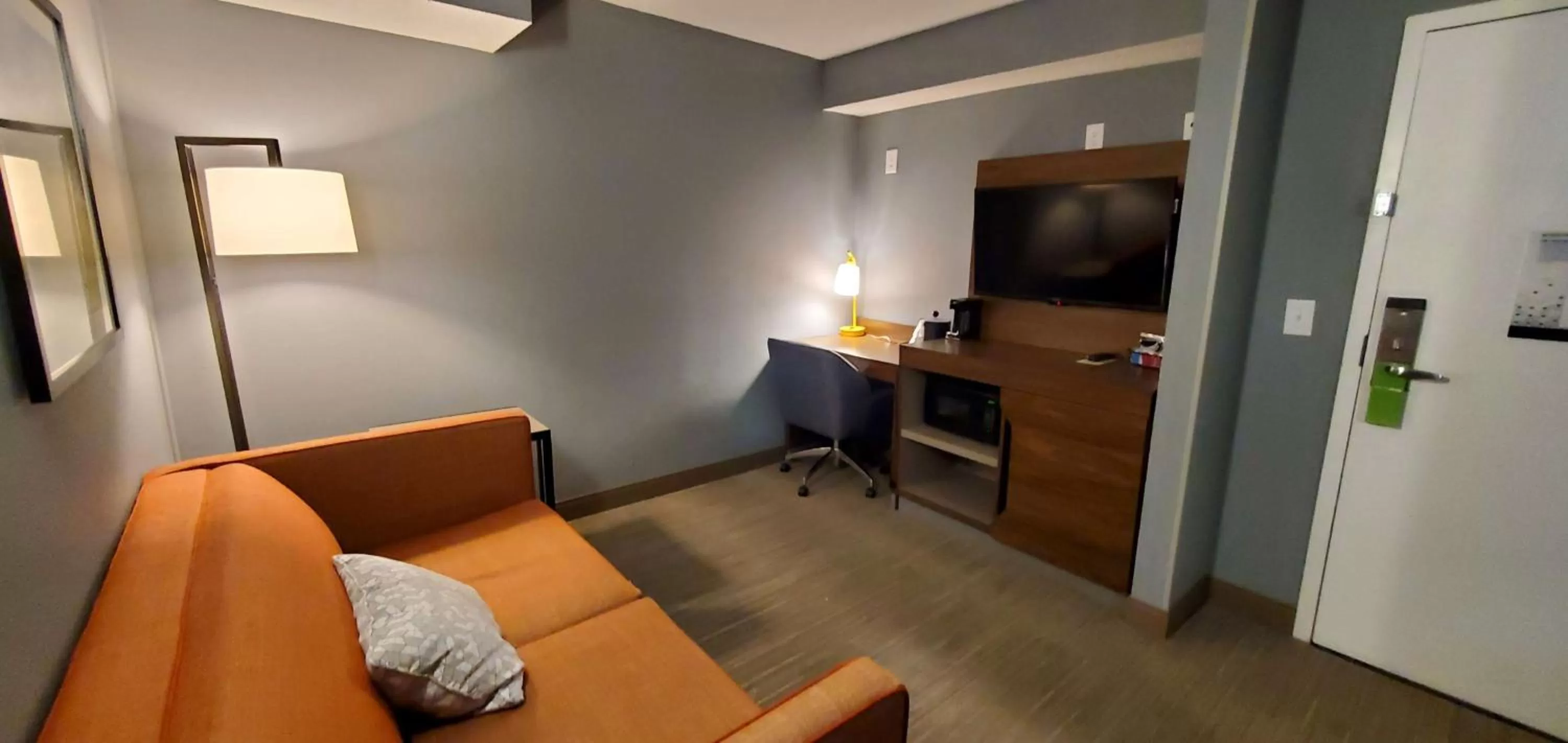 Bedroom, Bed in Hampton Inn - Hillsville