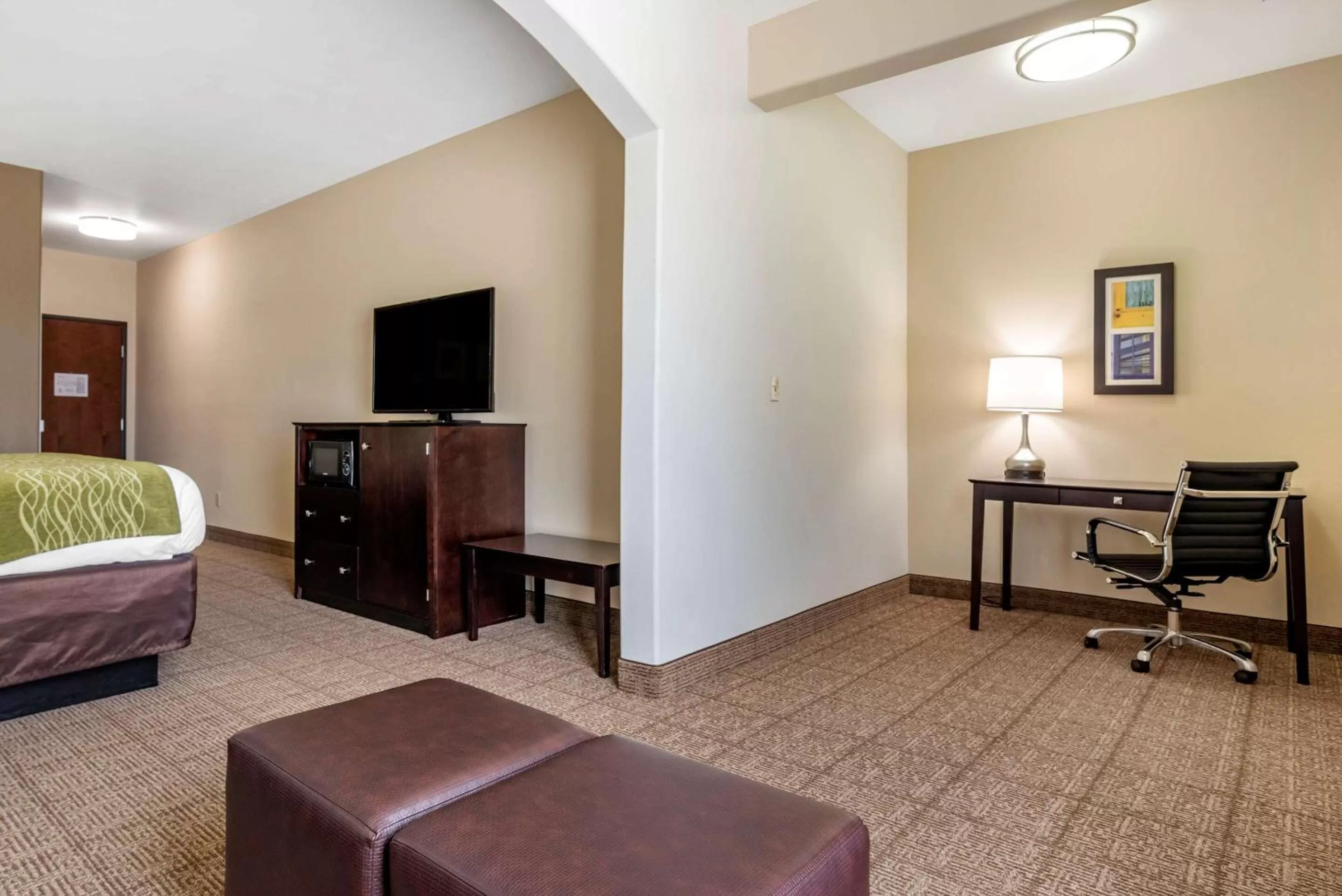 Photo of the whole room, Bed in Comfort Inn & Suites Scott-West Lafayette