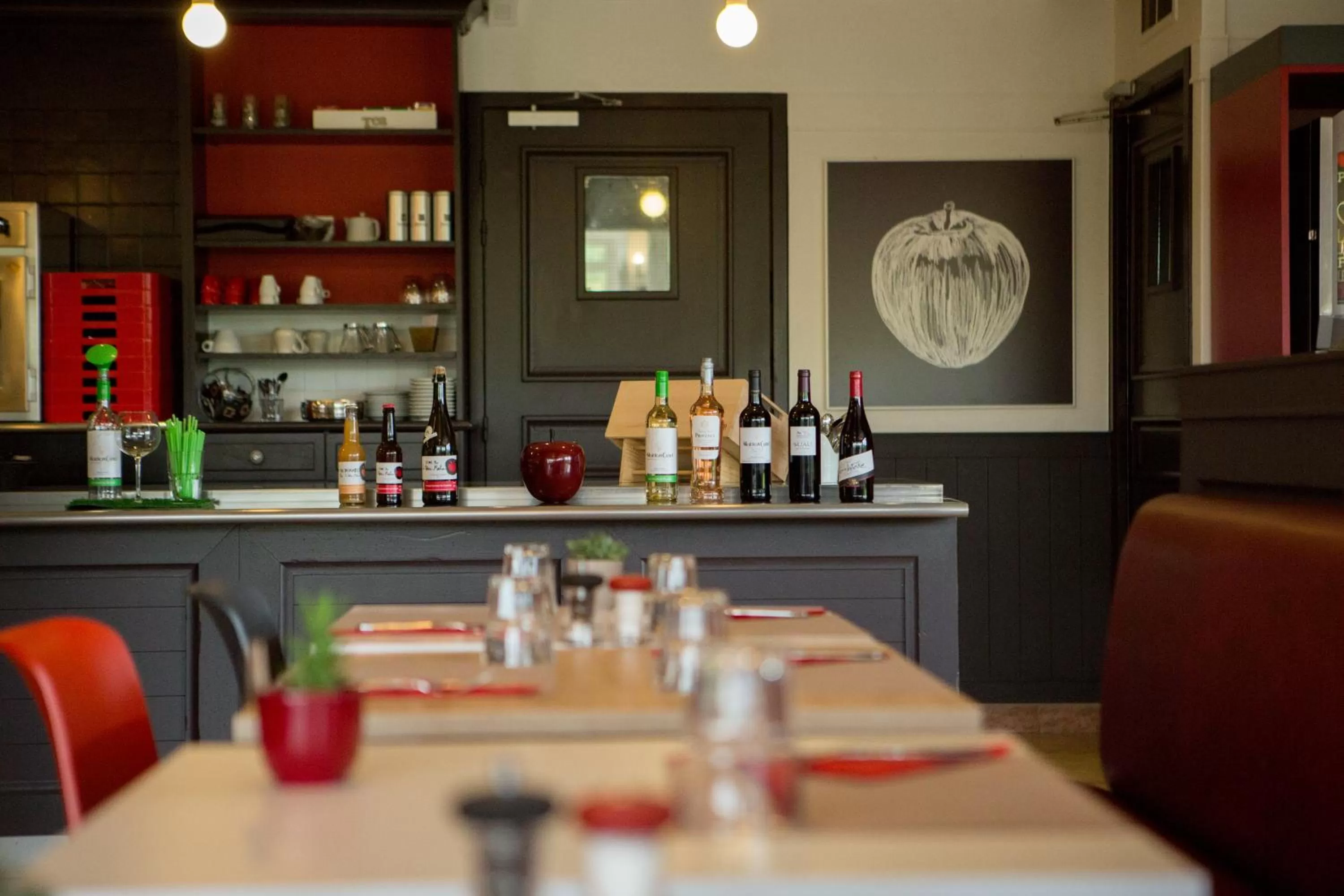 Restaurant/places to eat in ibis Cherbourg La Glacerie