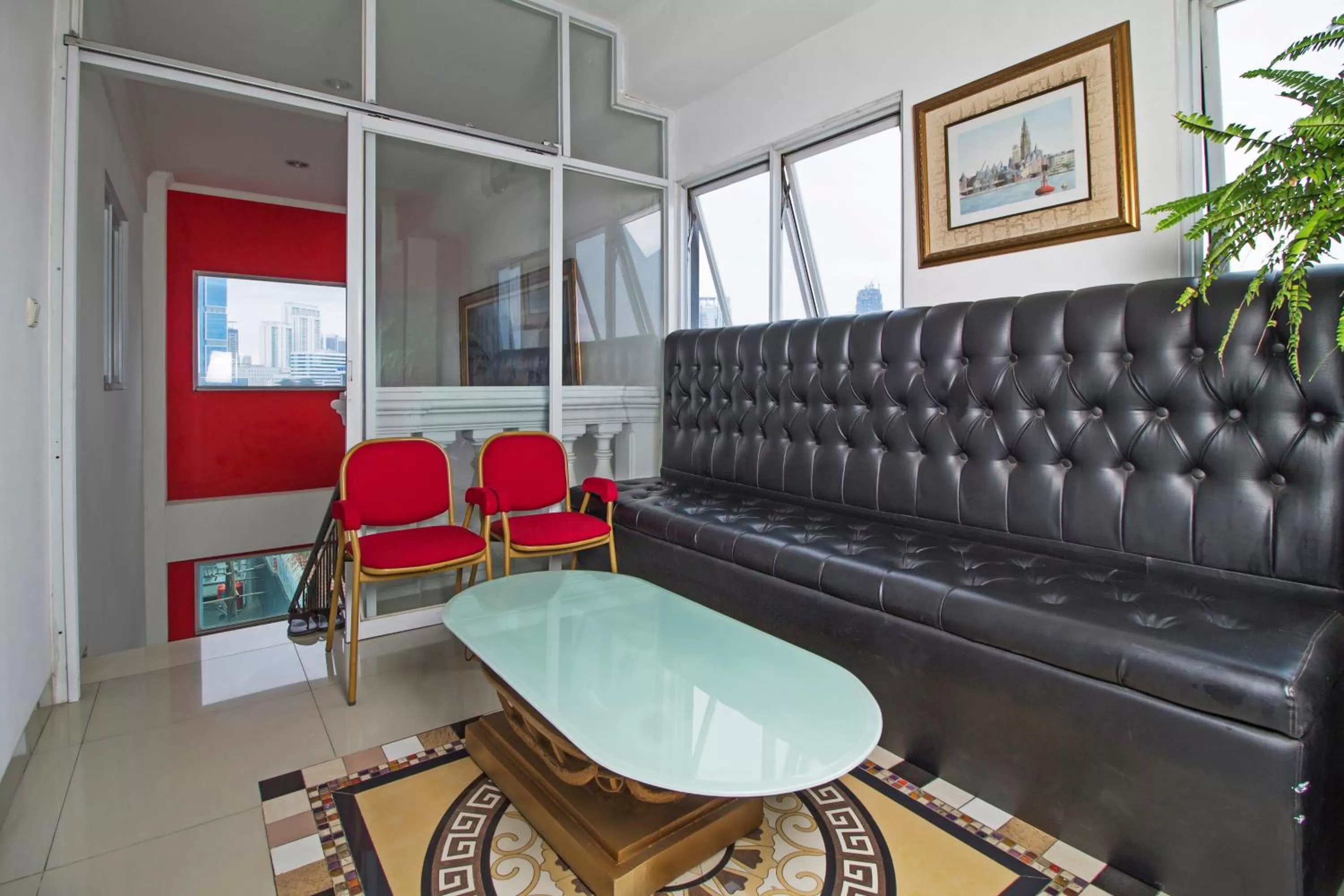 Seating area in RedDoorz Plus @ Guntur Raya Setiabudi