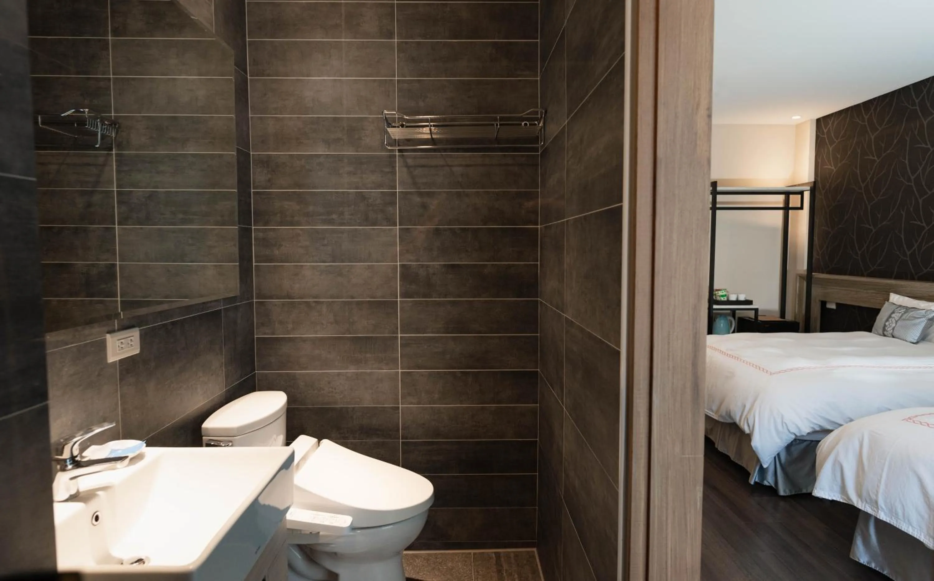 Bathroom, Bed in Tianli Hotel