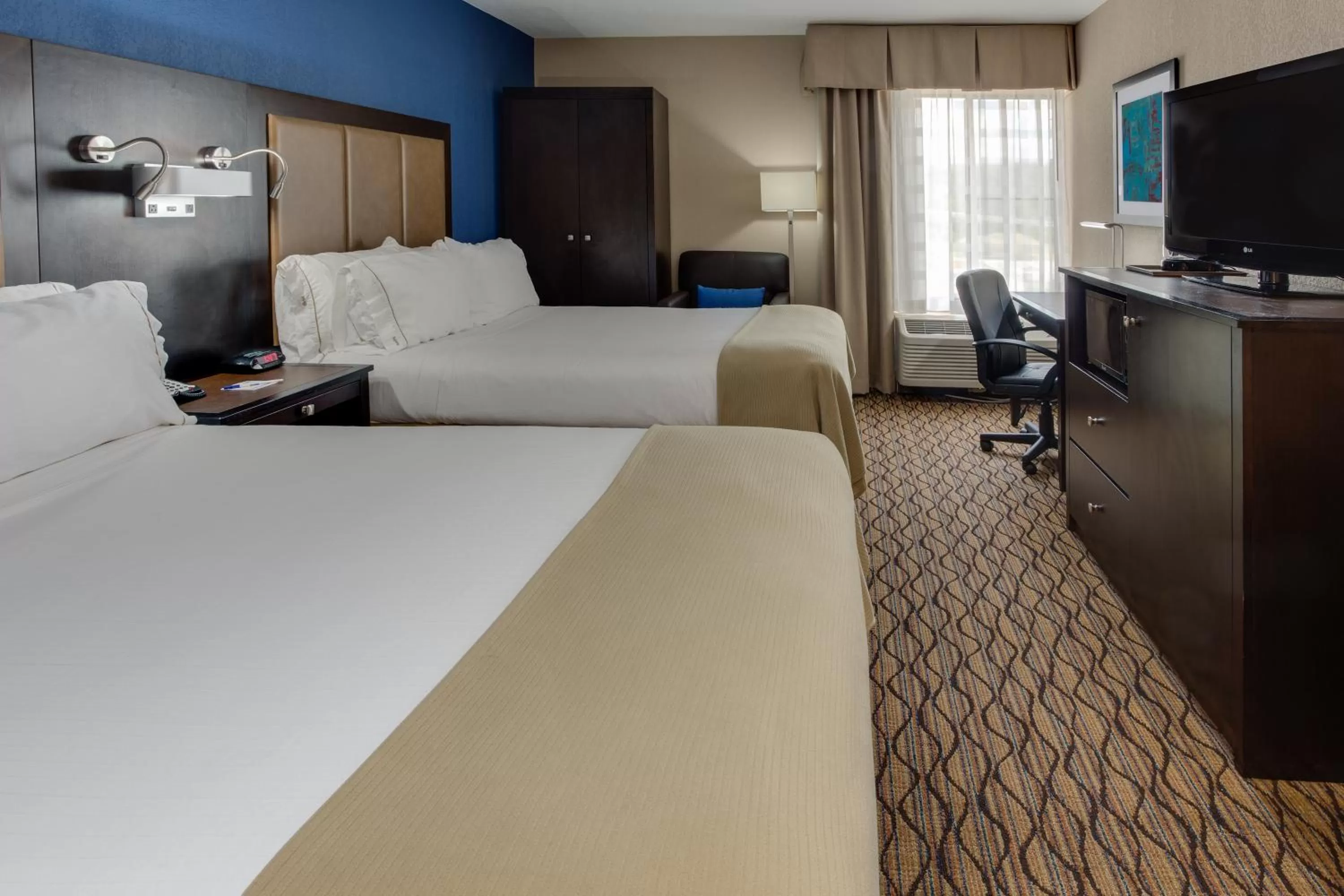 Bedroom, Bed in Holiday Inn Express Hunt Valley by IHG