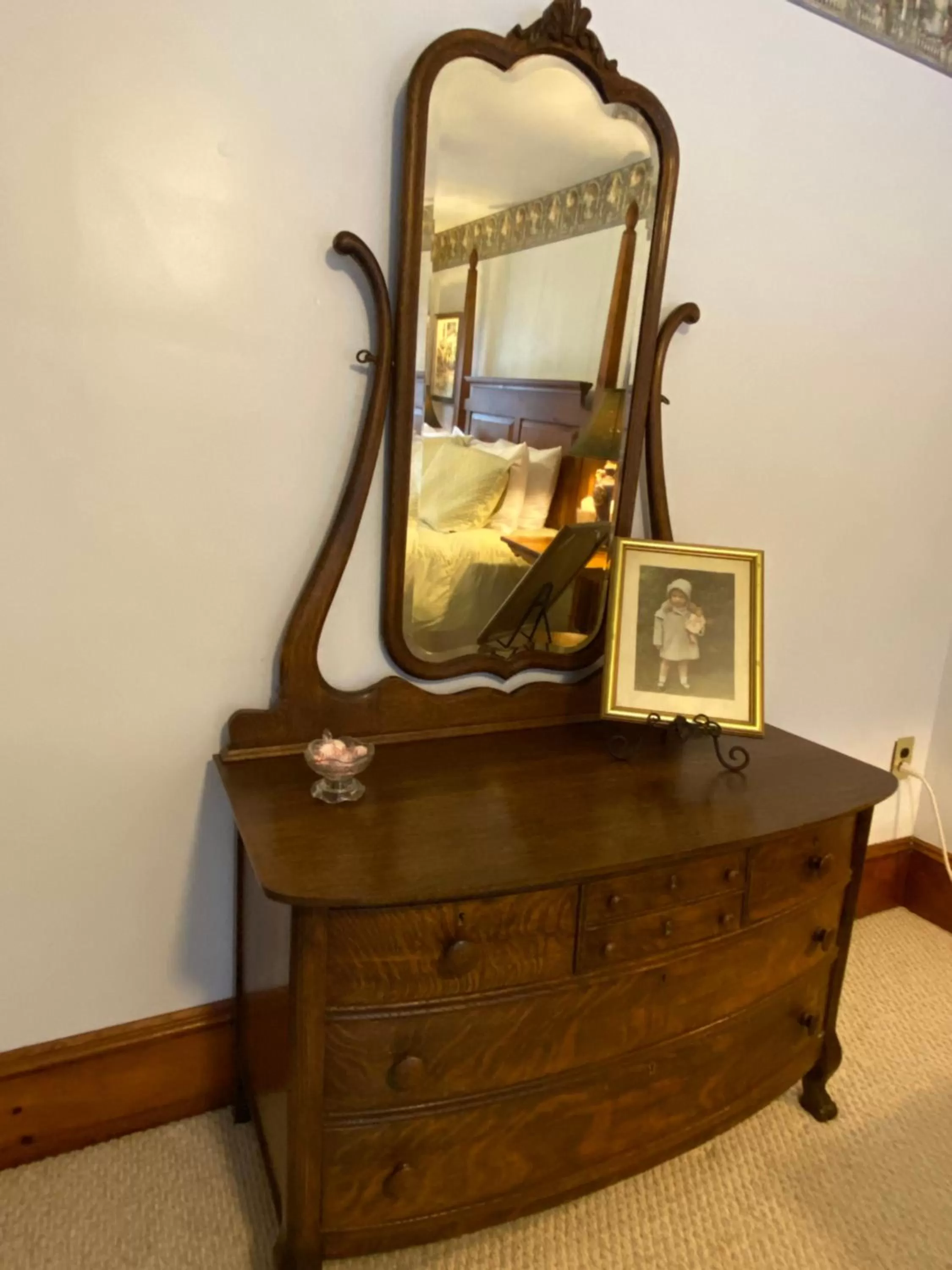 Decorative detail in Follansbee Inn