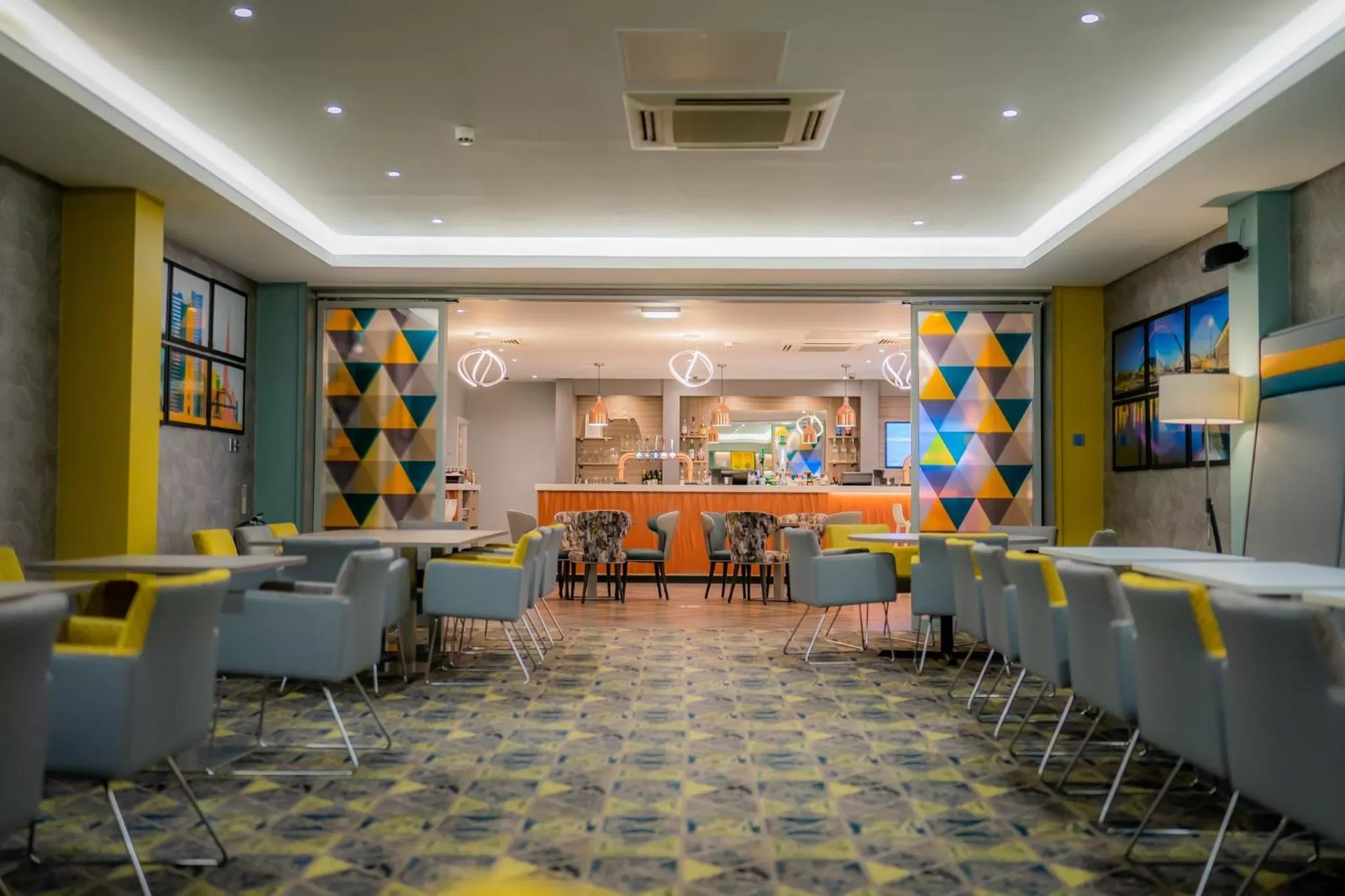 Lounge or bar in Holiday Inn Newcastle Gosforth Park by IHG