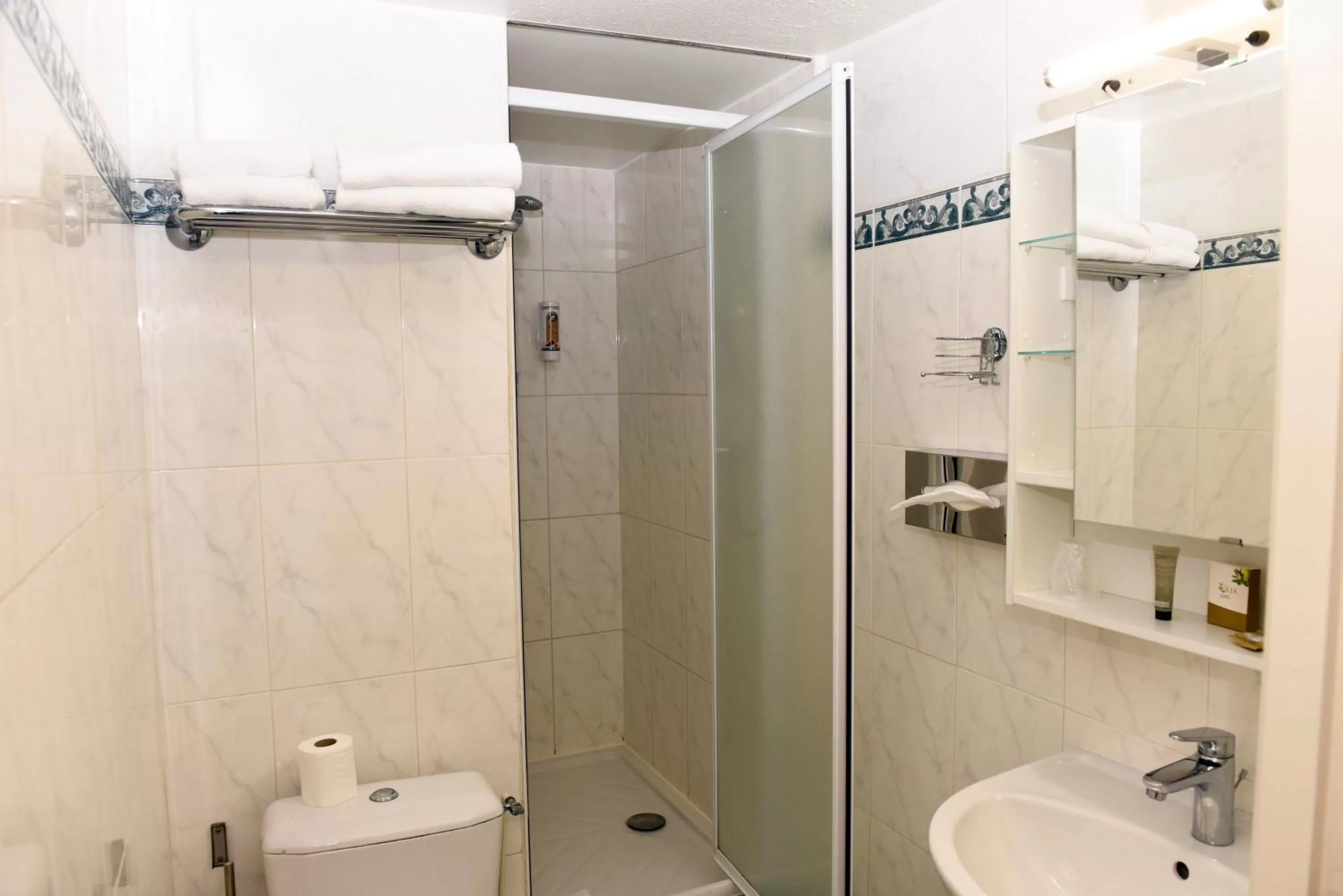 Bathroom in Azur Hôtel