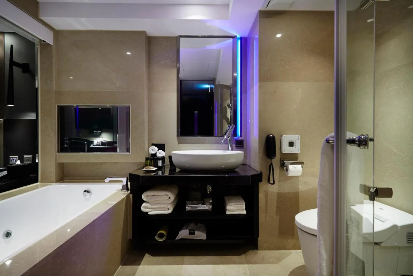 Toilet in The Tango Hotel Taipei FuHsing