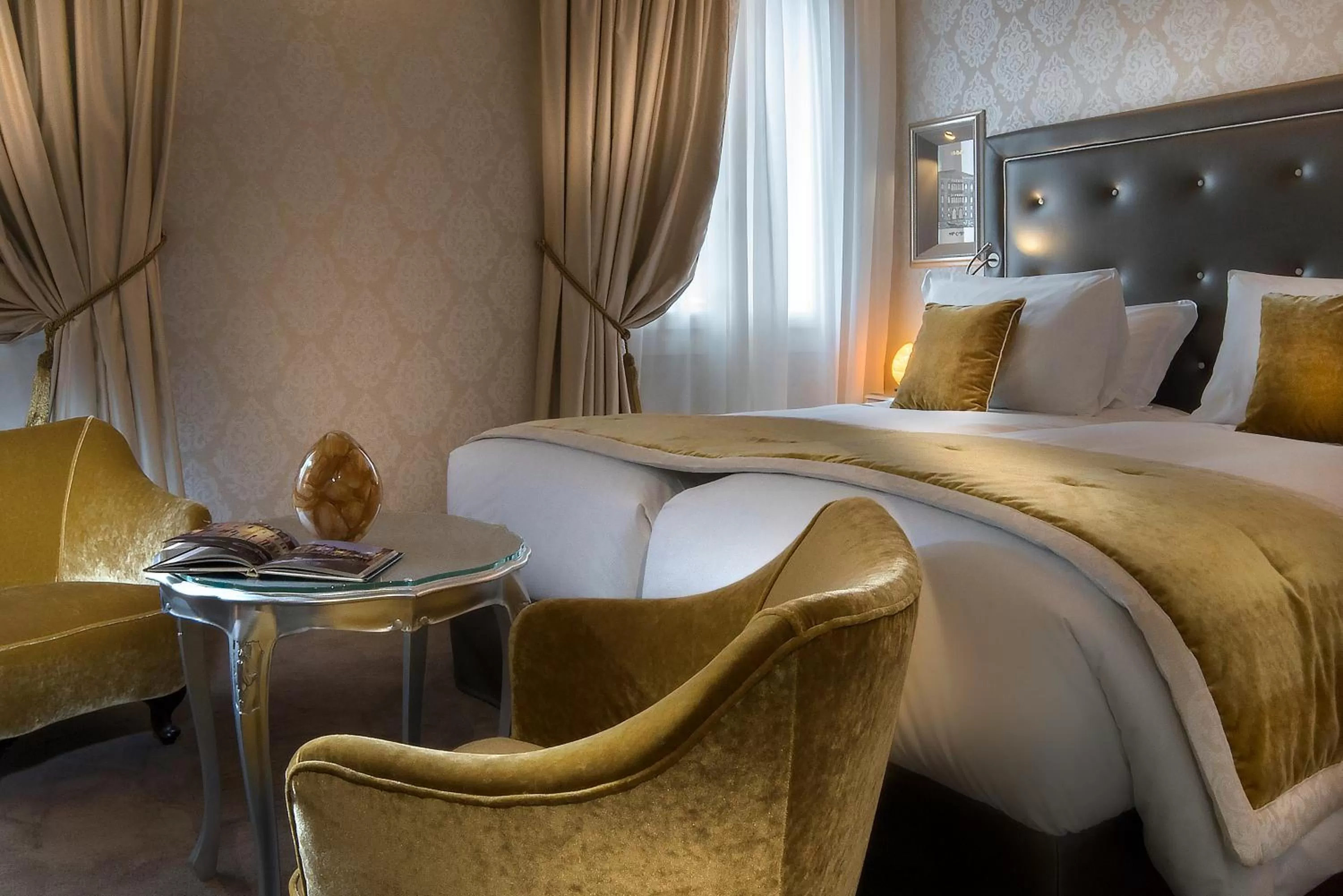 Photo of the whole room, Bed in Papadopoli Hotel Venezia - MGallery Collection