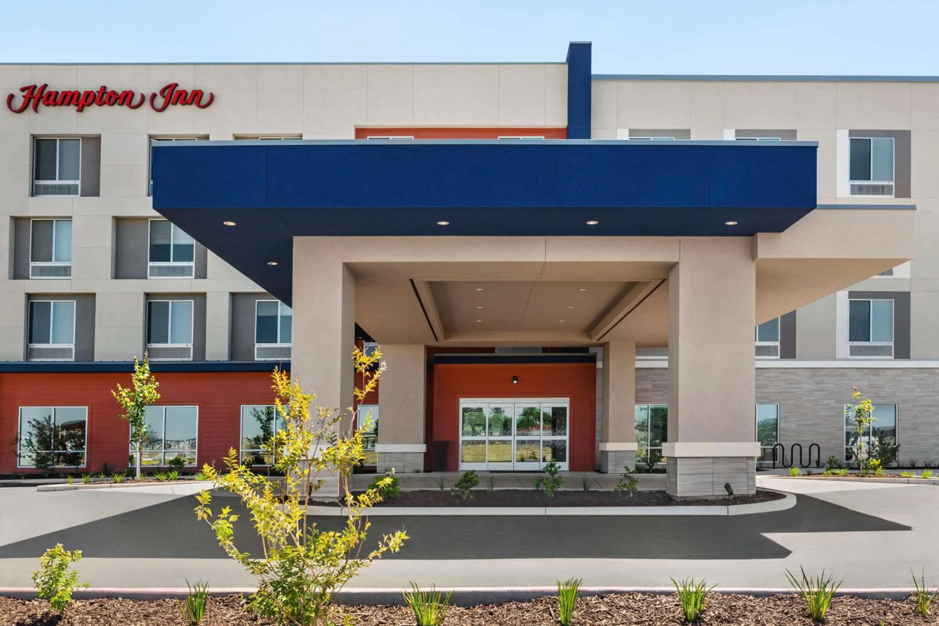 Property building in Hampton Inn Stockton, Ca