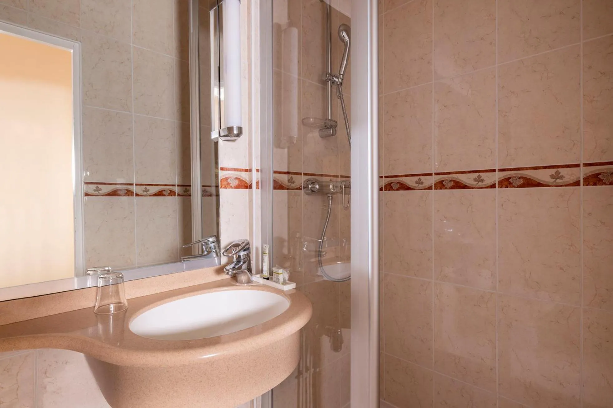 Shower in Hotel Clément