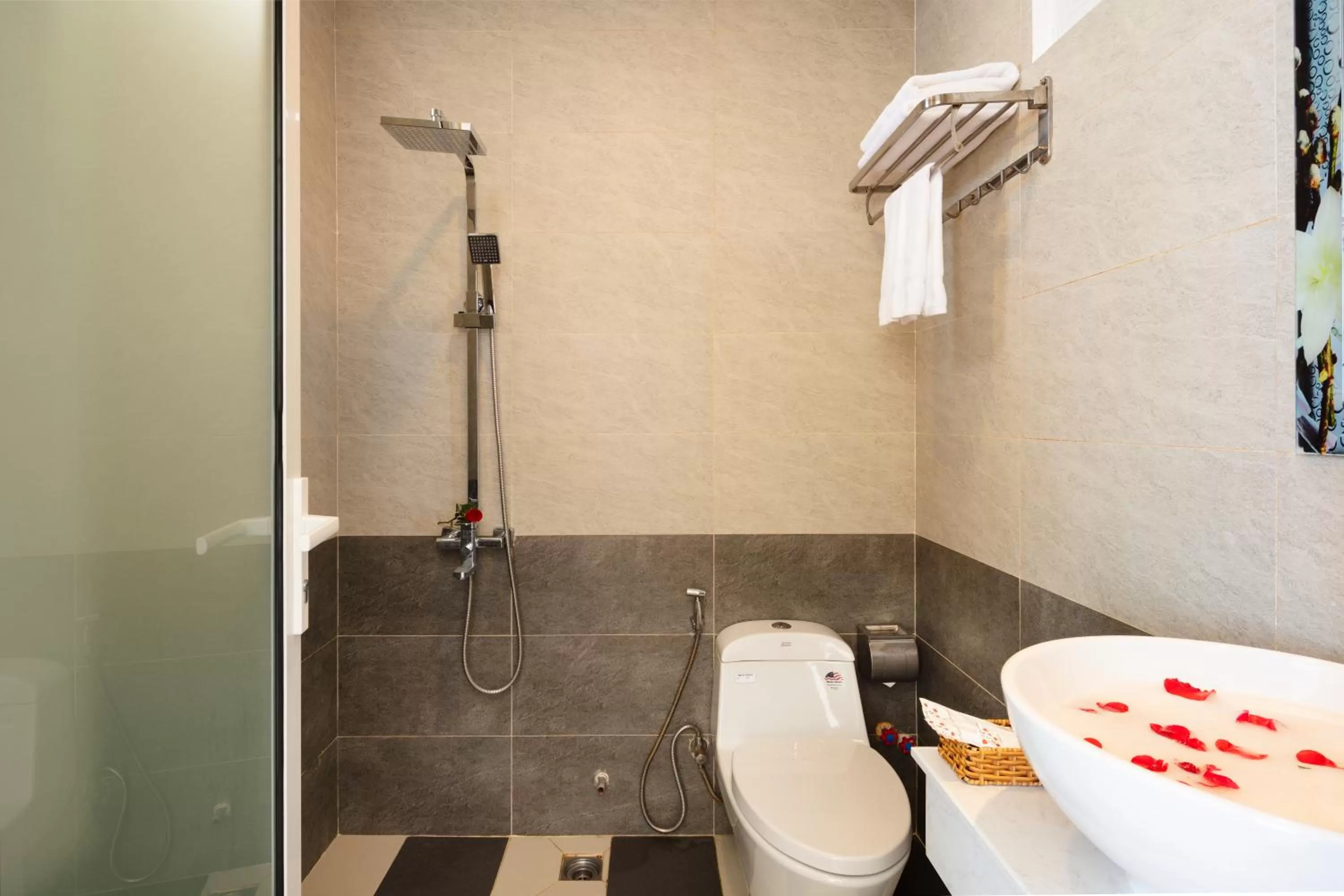 Bathroom in Glory Nha Trang Hotel