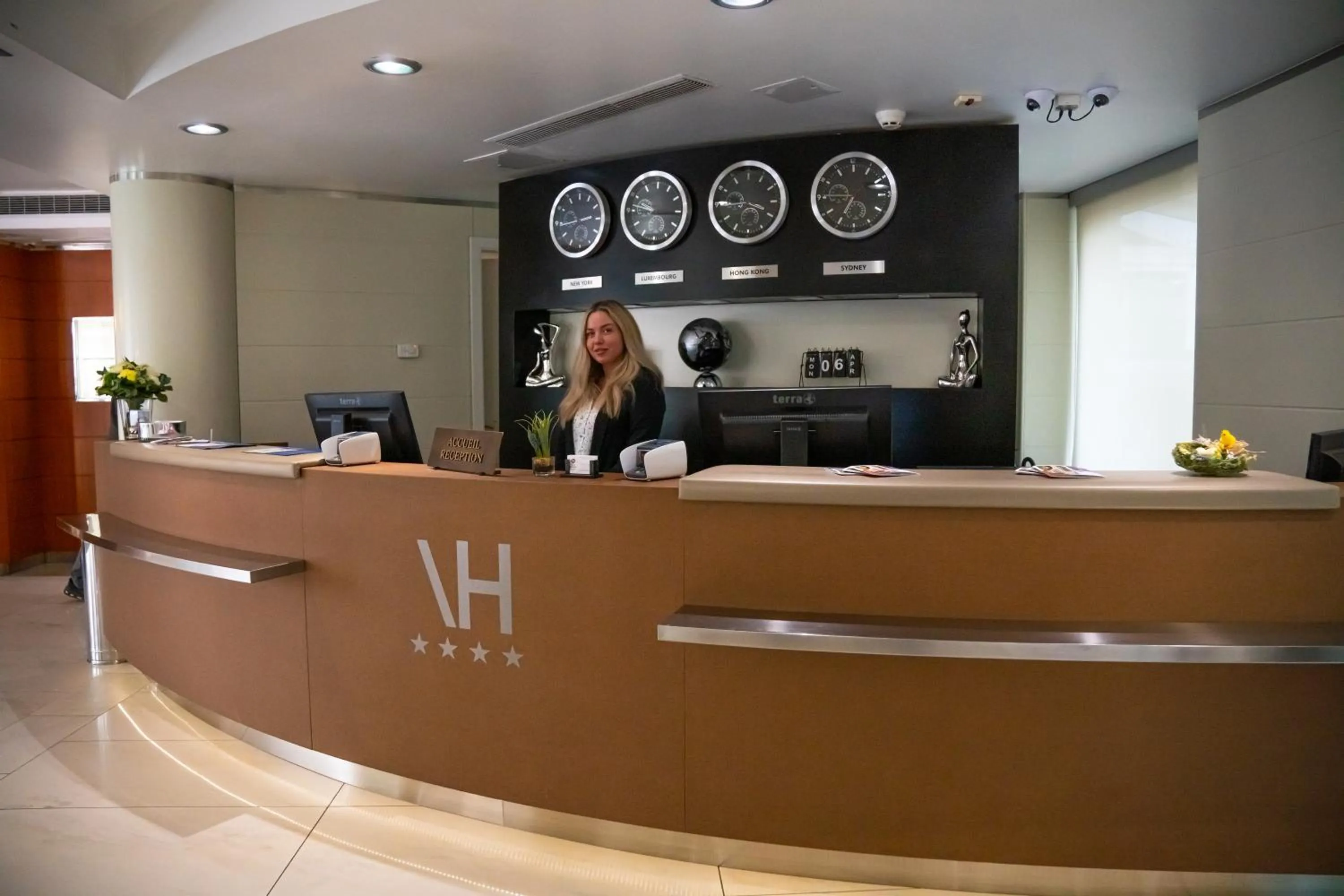 Lobby or reception in Best Western Plus Grand Hotel Victor Hugo