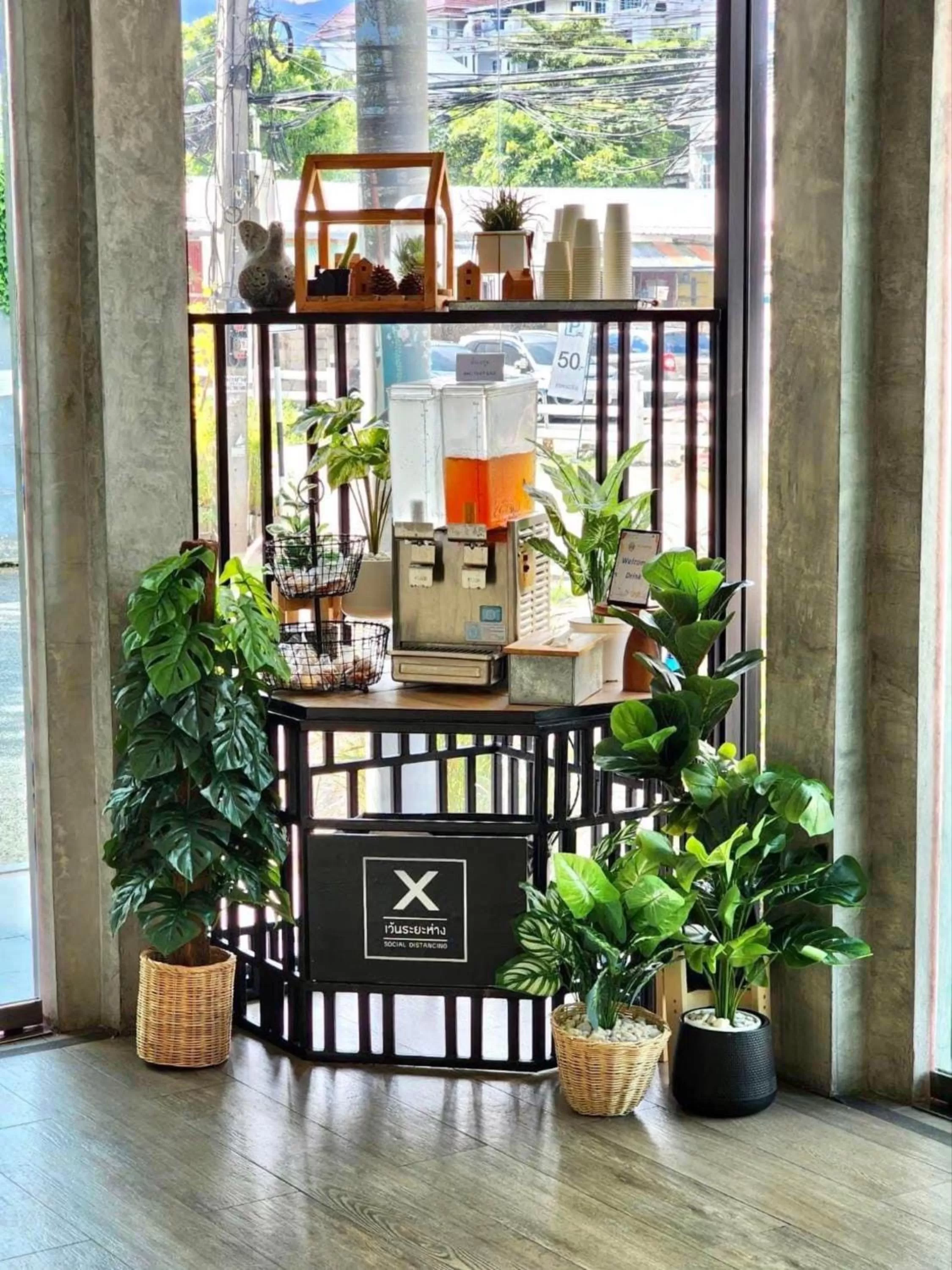 Restaurant/places to eat in Hug Nimman Hotel