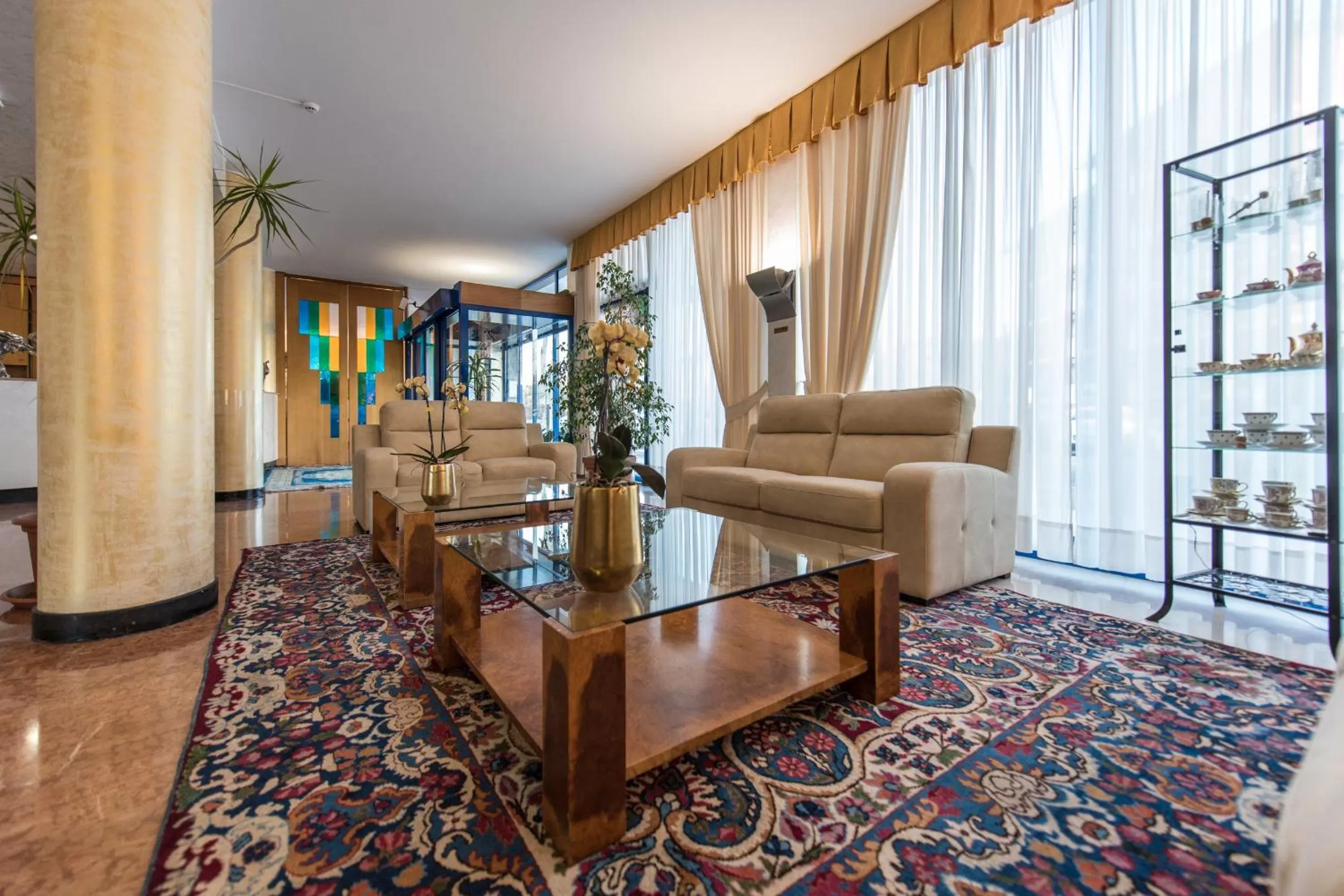 Communal lounge/ TV room in Hotel Krystal