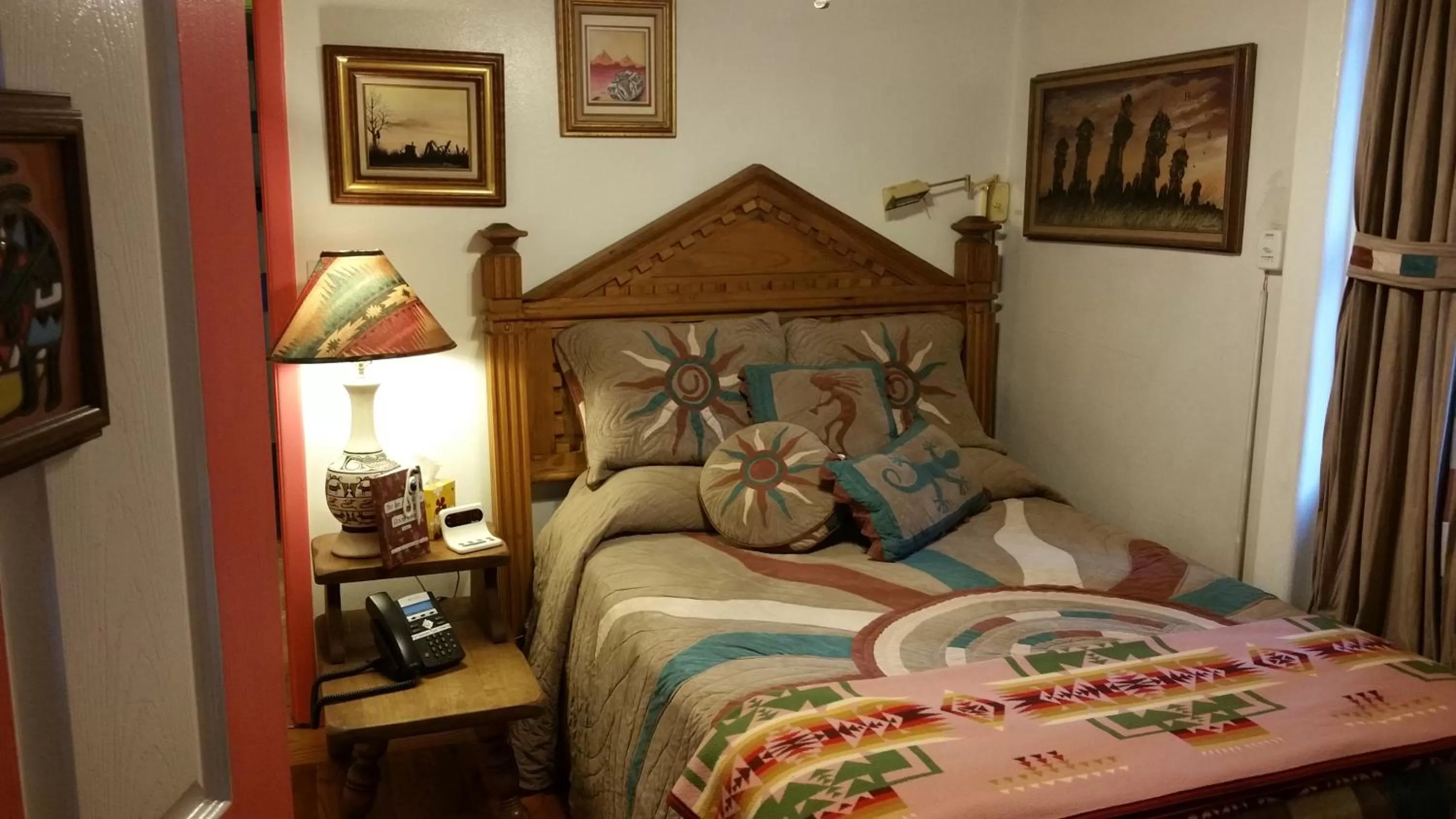 Bed in Inn at Halona