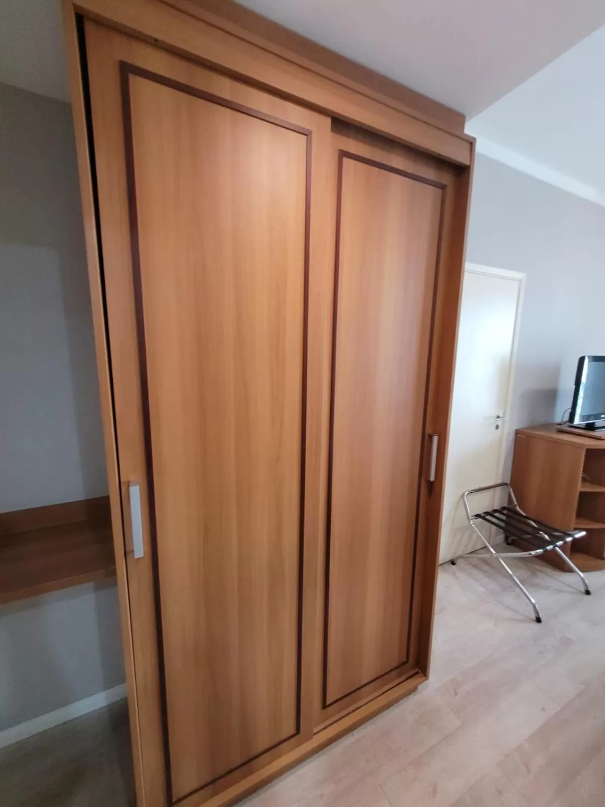 wardrobe, TV/Entertainment Center in Studio Comfort Ibirapuera