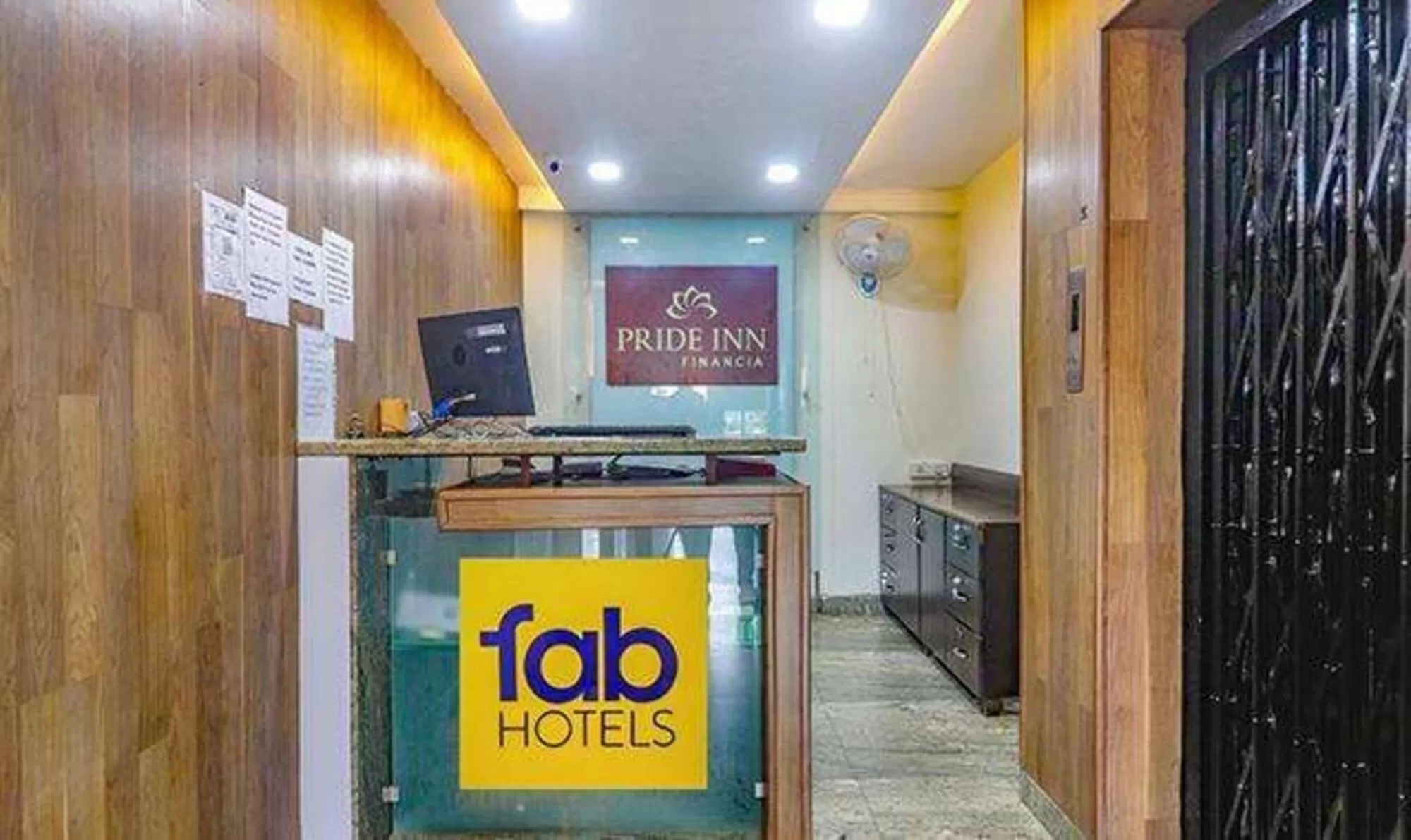 Lobby or reception, Kitchen/Kitchenette in FabHotel Pride Inn Financia