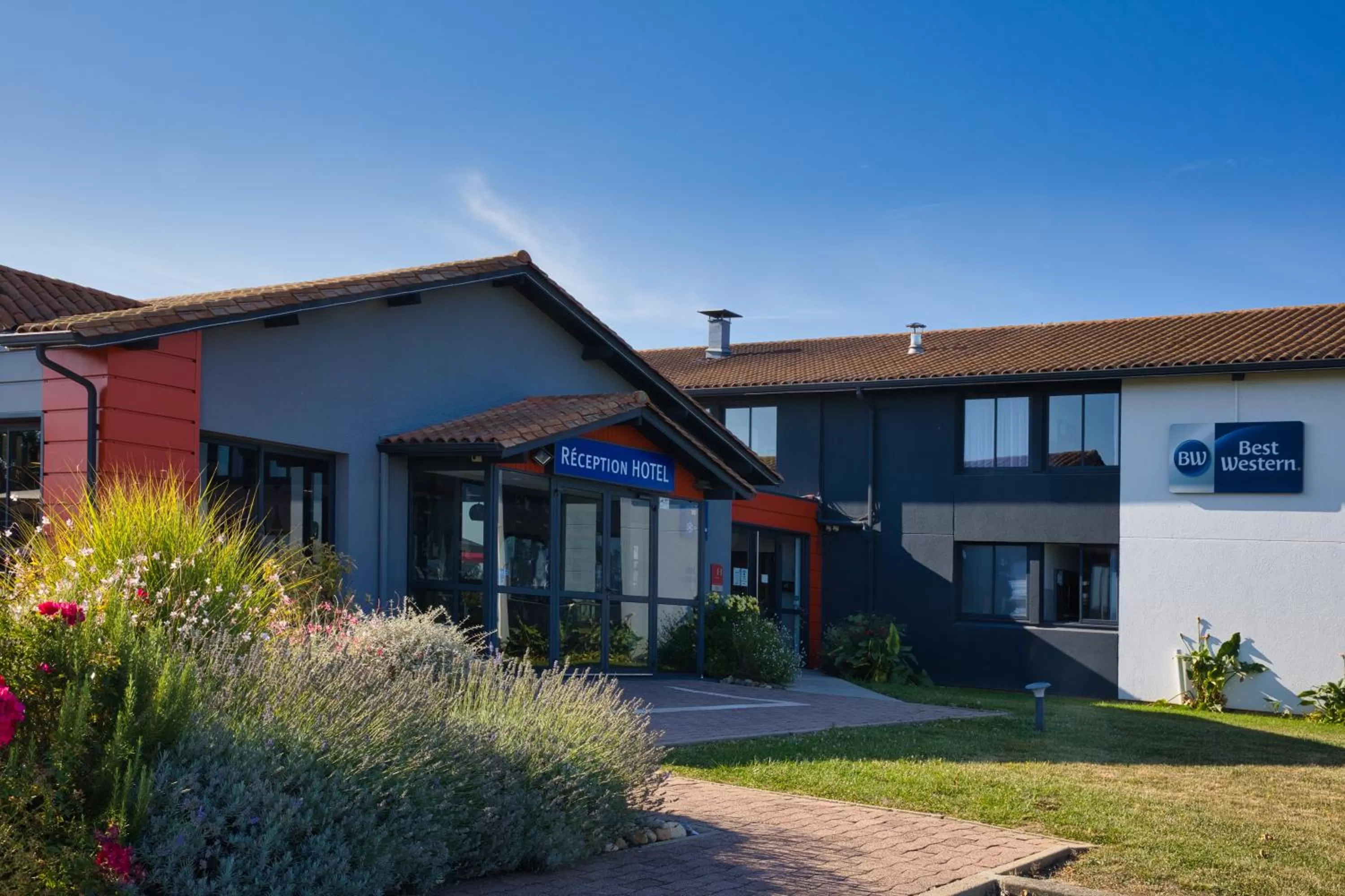 Property building in Best Western Hôtel Agen Le Passage, Agen Sud