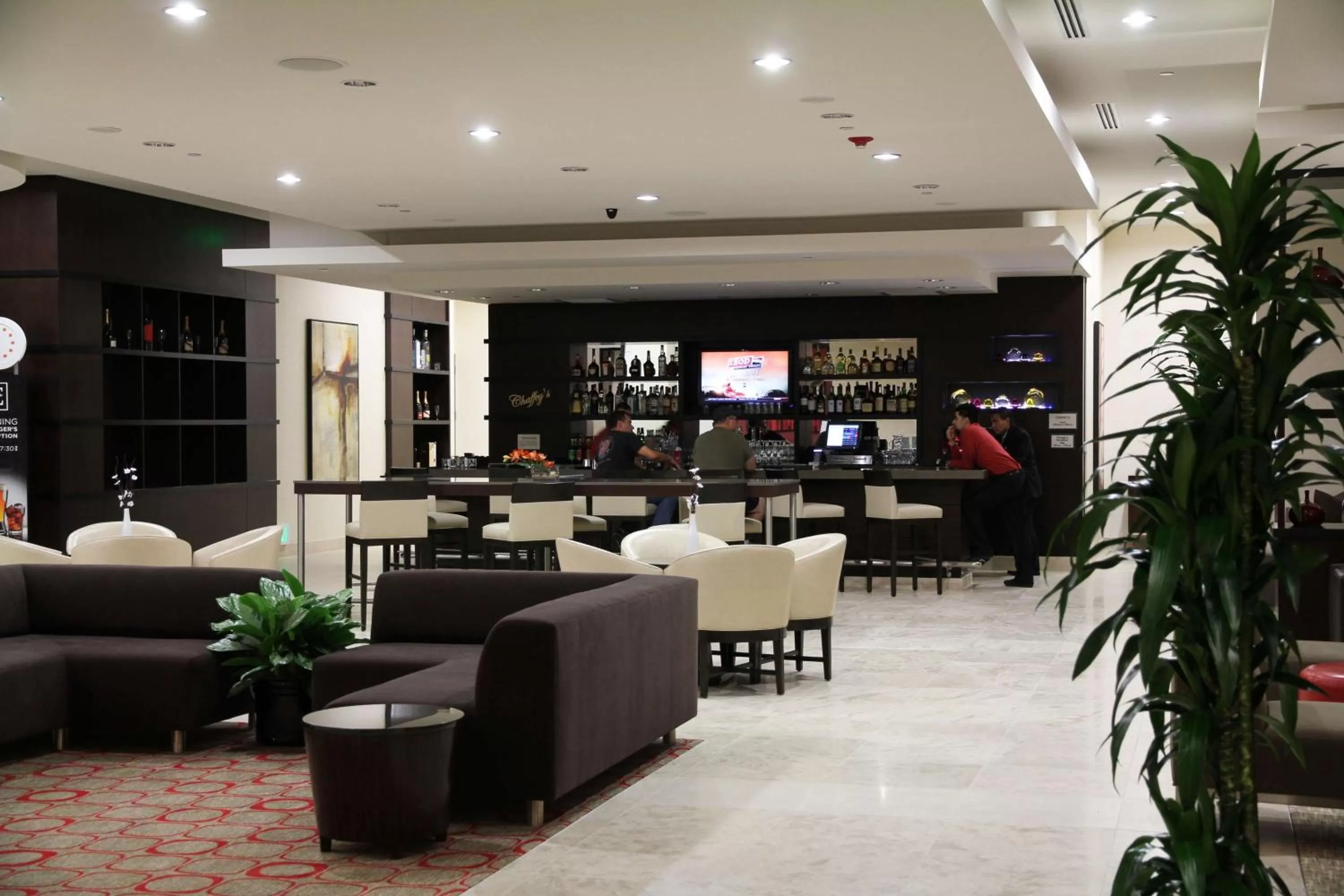 Lounge or bar in Embassy Suites Ontario - Airport