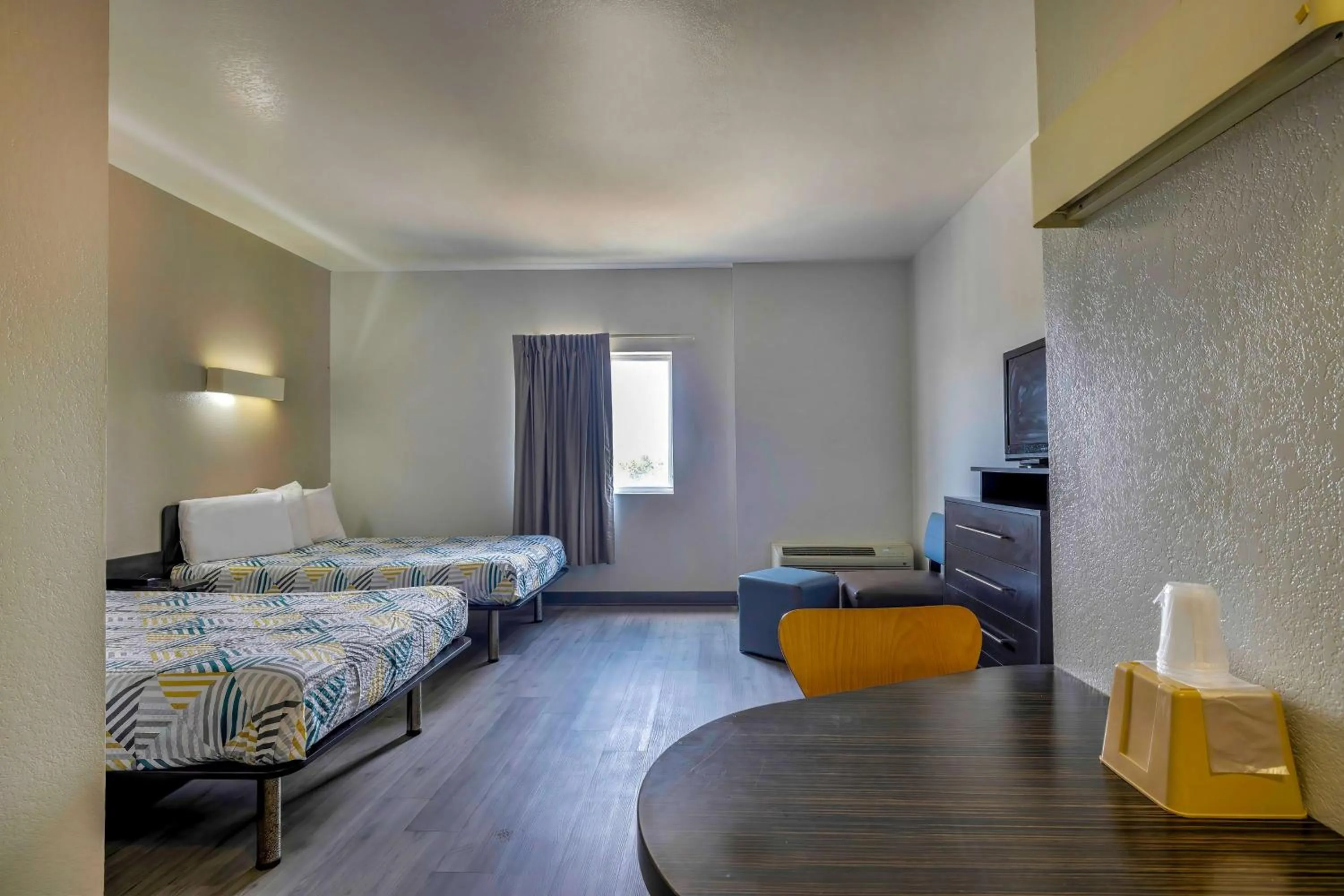 Photo of the whole room, Bed in Motel 6-Cedar Park, TX