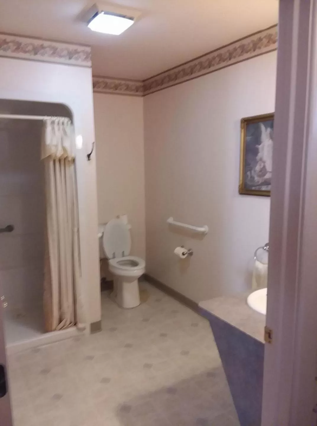 Bathroom in LandMark Inn at the Historic Bank of Oberlin