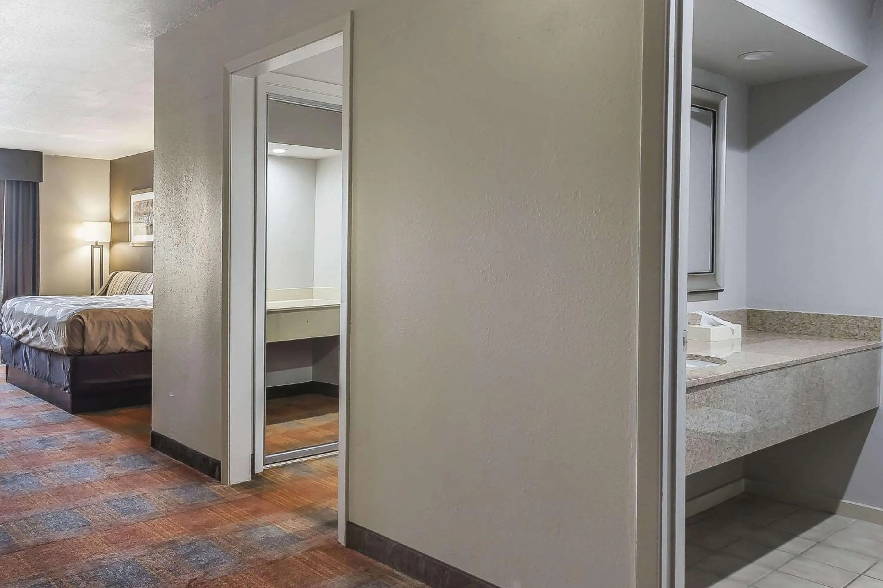 Photo of the whole room, Bed in Quality Inn & Suites Stuttgart North