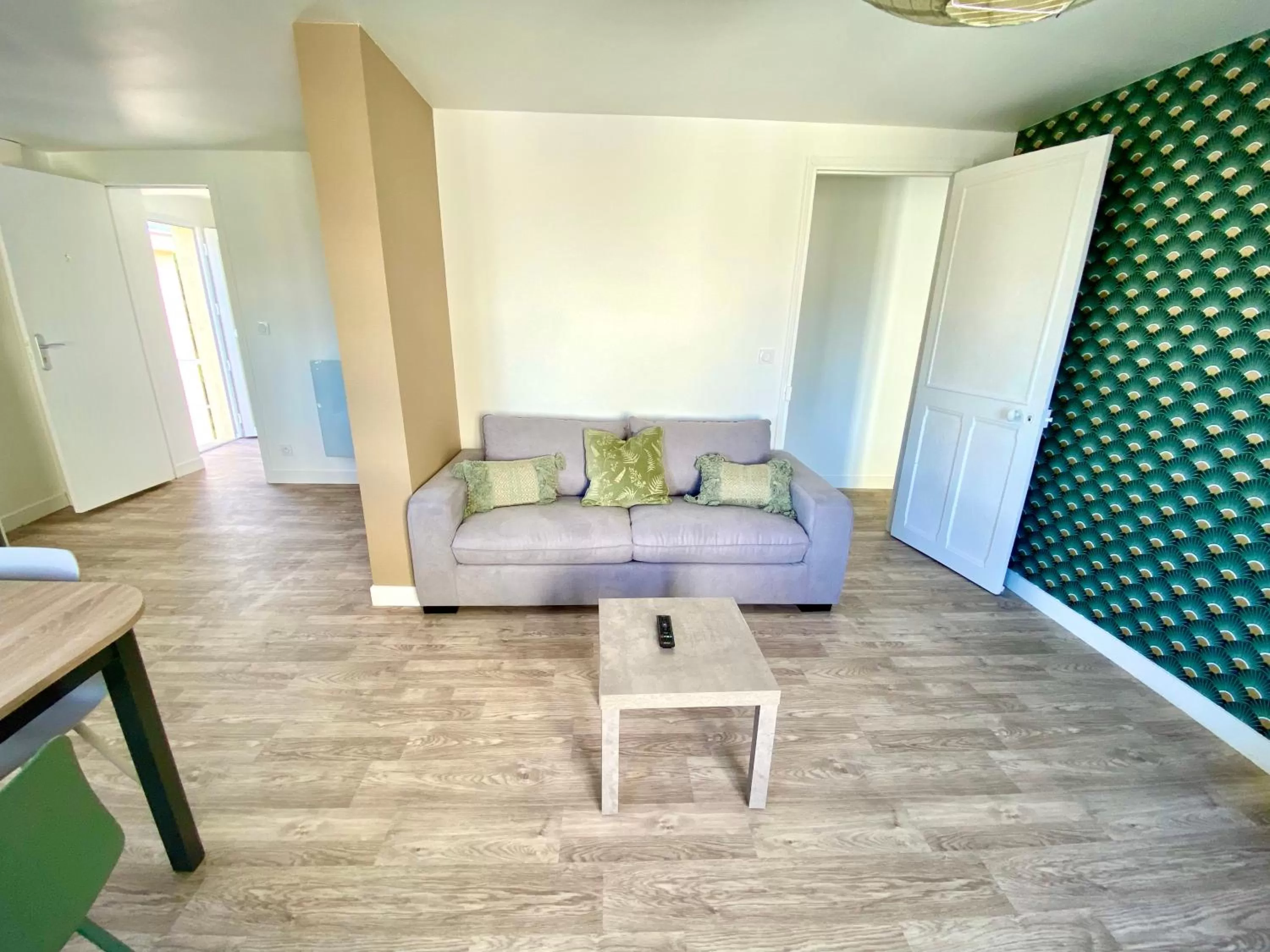 Living room in Bienvenue chez vous, Déplacement Pro