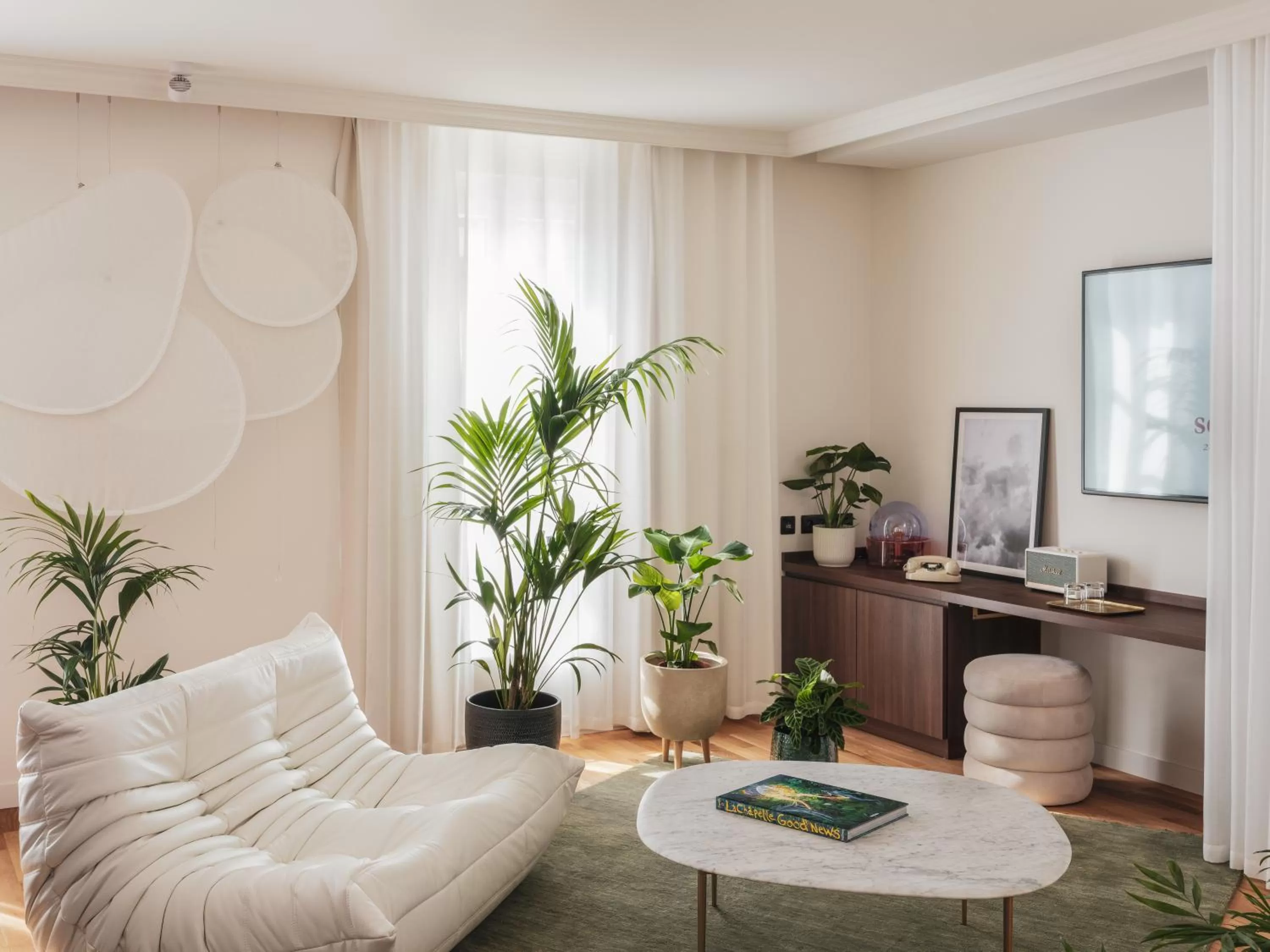 Seating area in Seven Hotel Paris