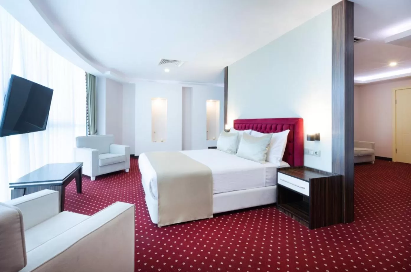 Bedroom, Bed in Sky Tower King Hotel