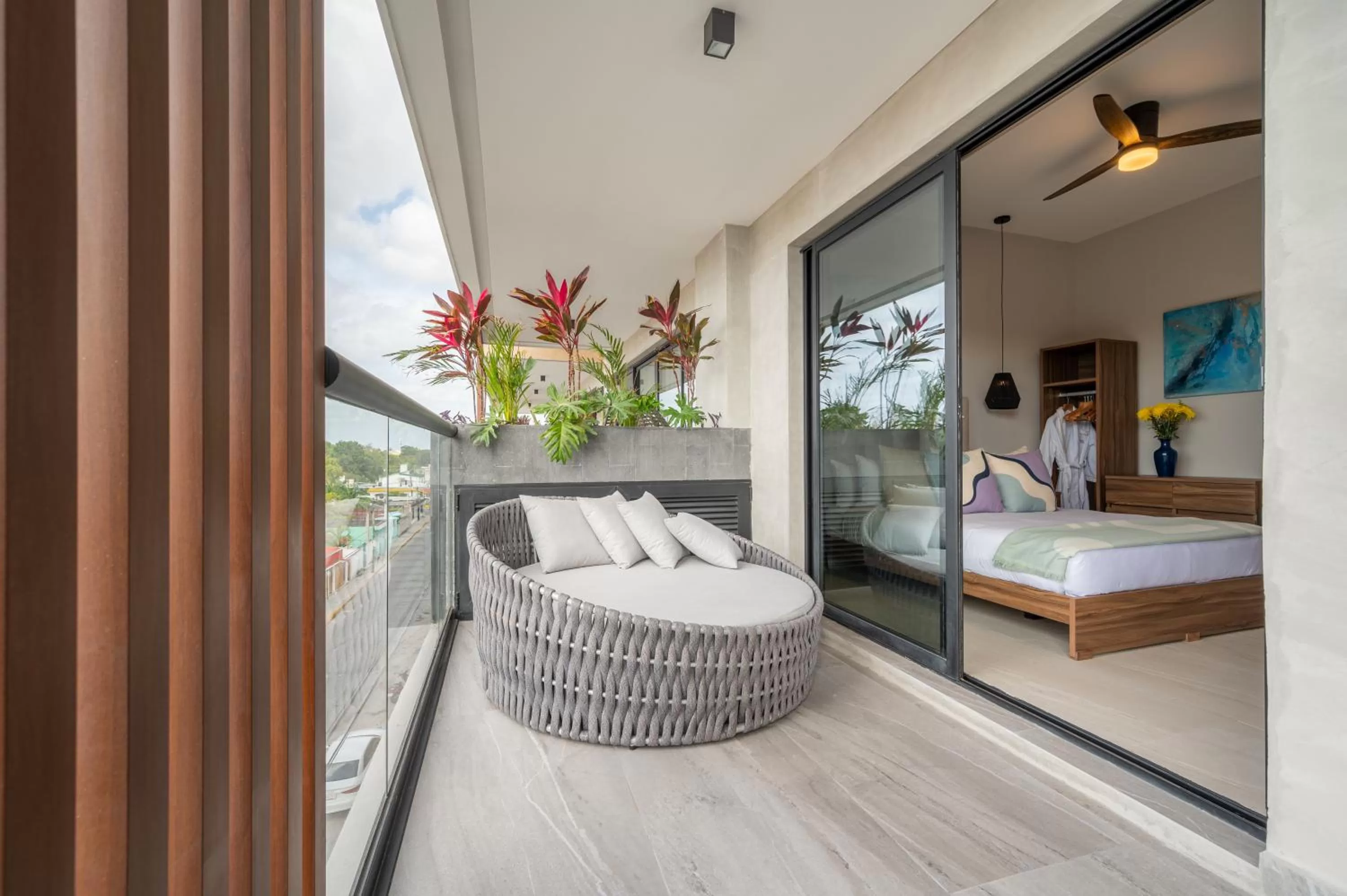 Balcony/Terrace, Bed in Kippal - Modern Oasis - ApartHotel