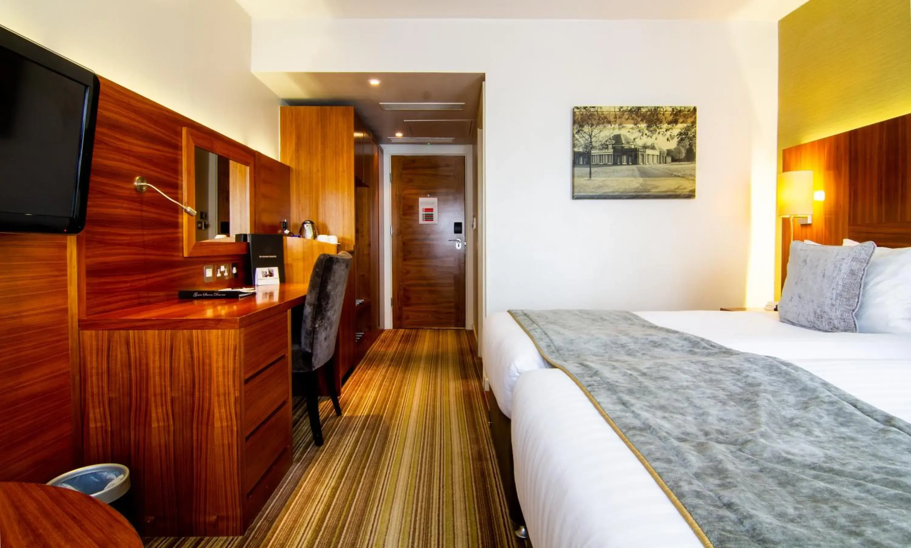 Club Twin Room in Blakemore Hyde Park Club Twin Room in Blakemore Hyde Park