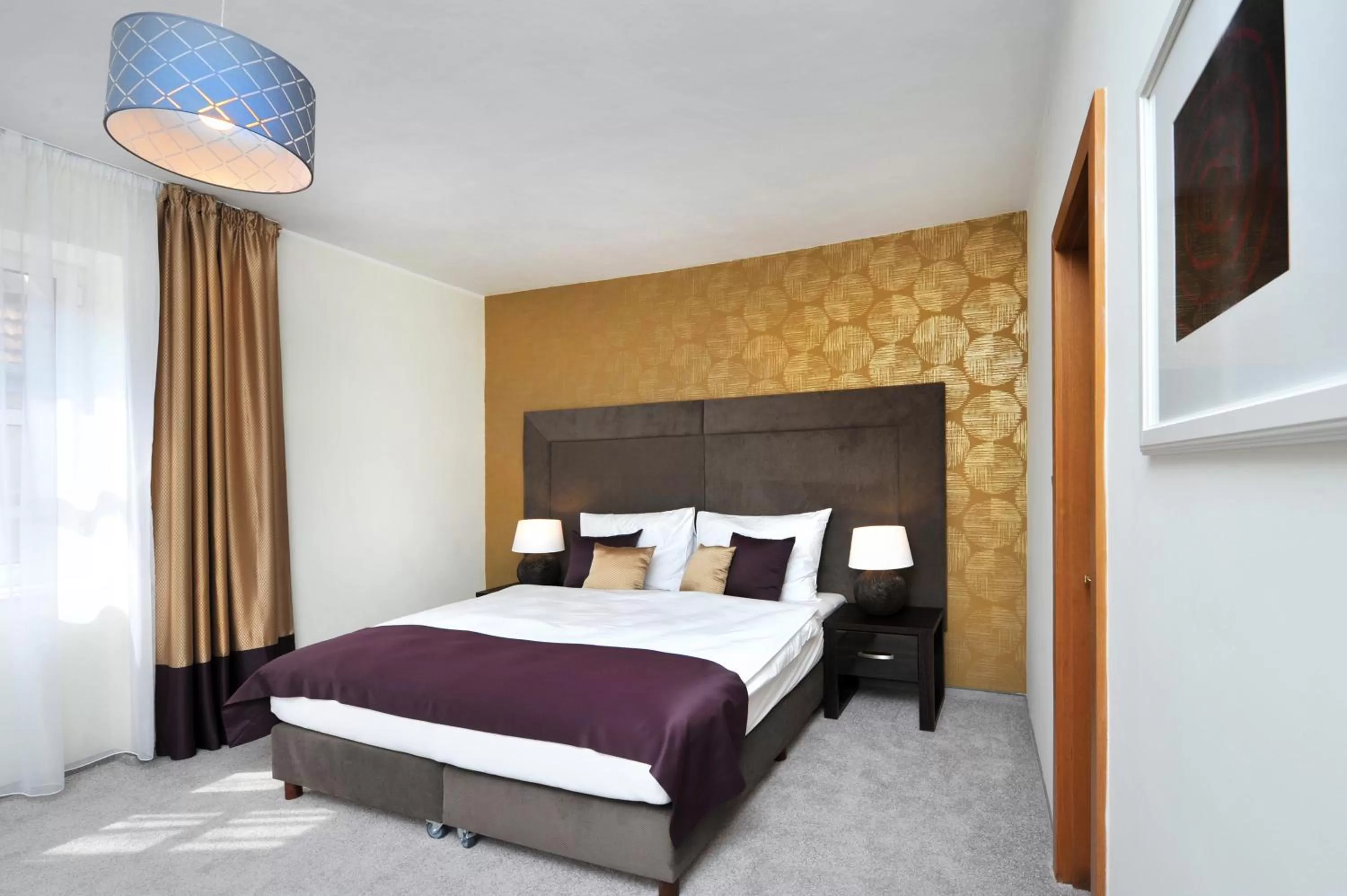 Decorative detail, Bed in APLEND CITY Hotel Perugia