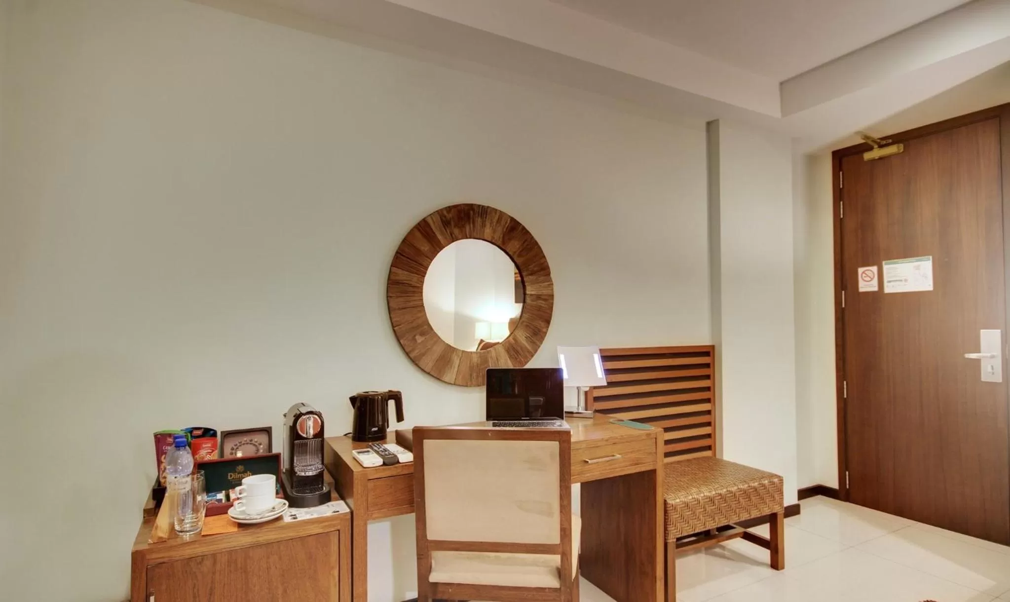 Coffee/tea facilities in The Somerset Hotel