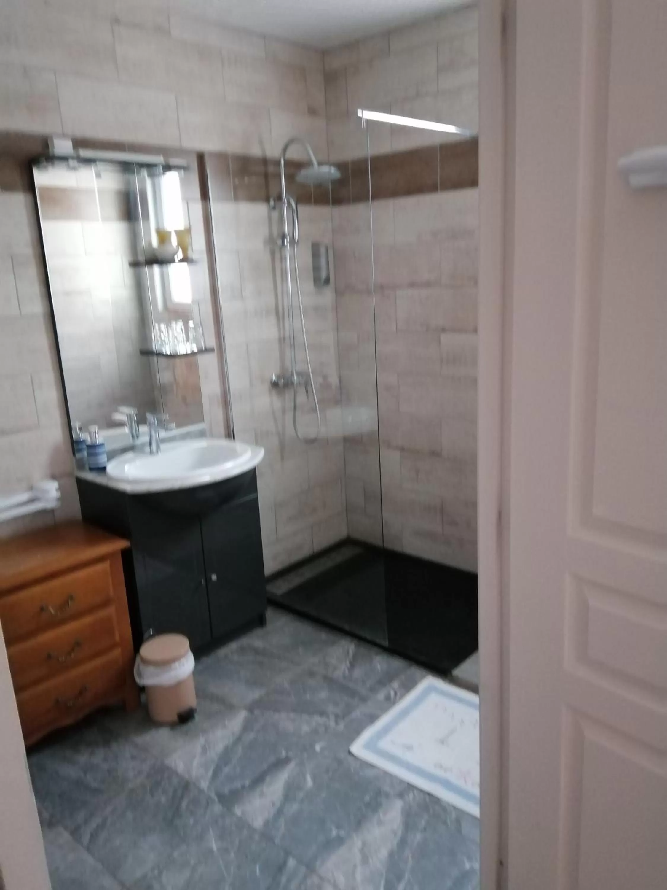 Bathroom in la pêcherie bord de mer