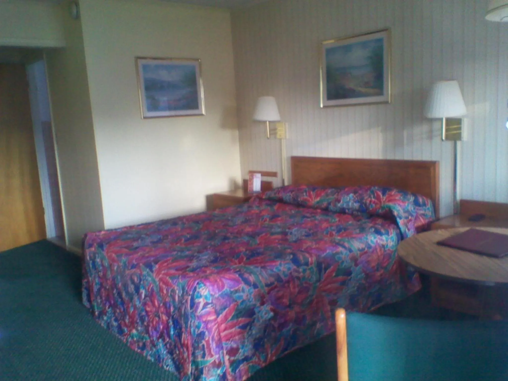 Bed in Starlite Budget Inn