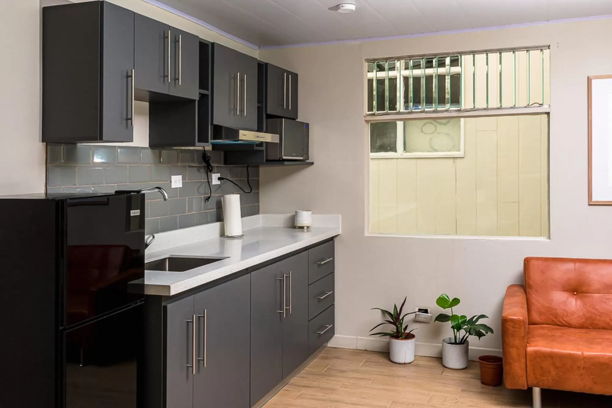 Communal kitchen in Otoya 1907 Hotel