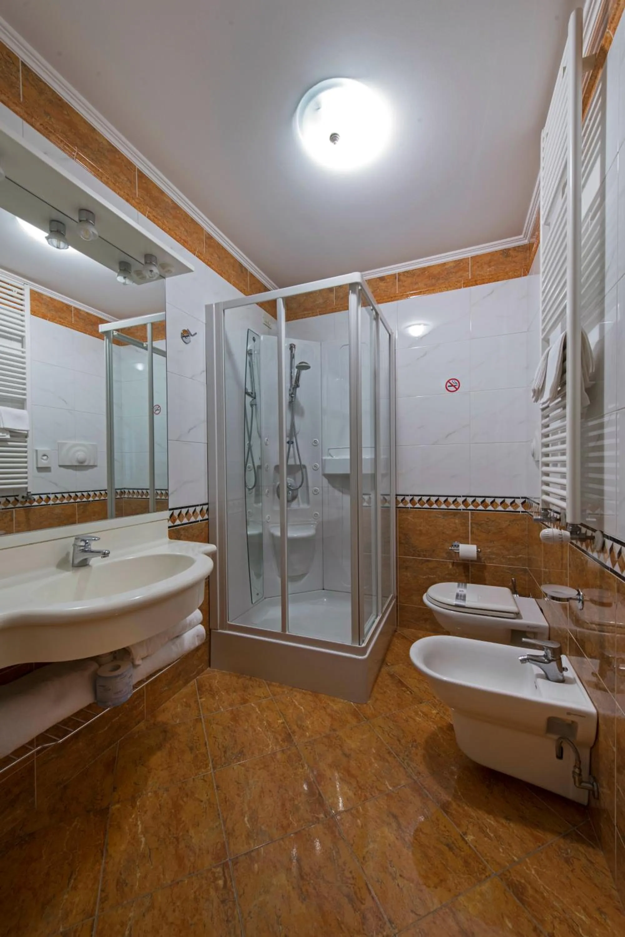 Bathroom in Hotel Vivit ***S