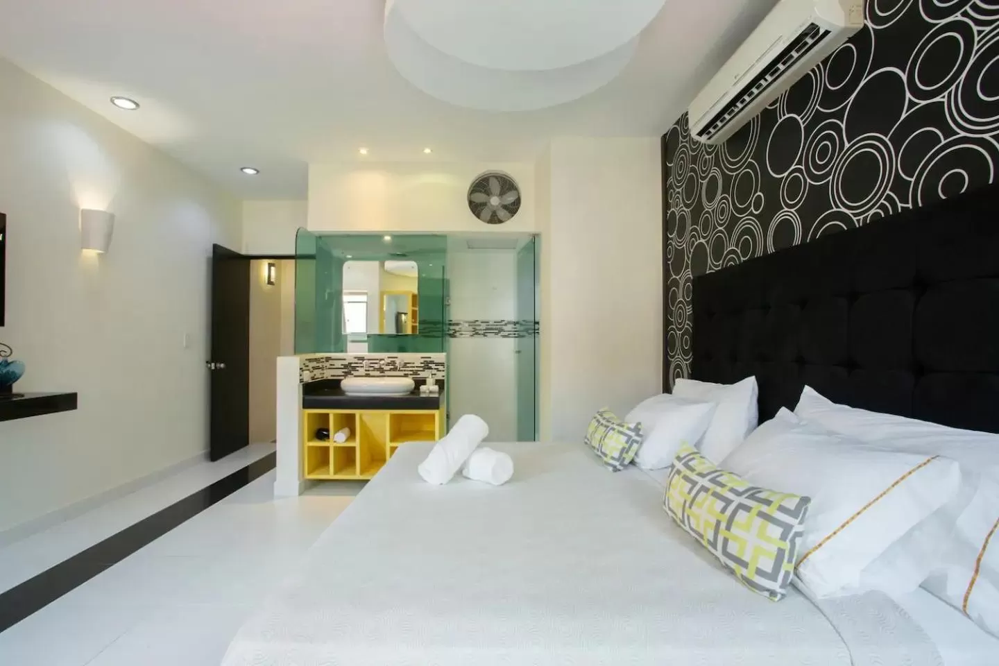 Bed in Casa Kaoba Hotel & Suites