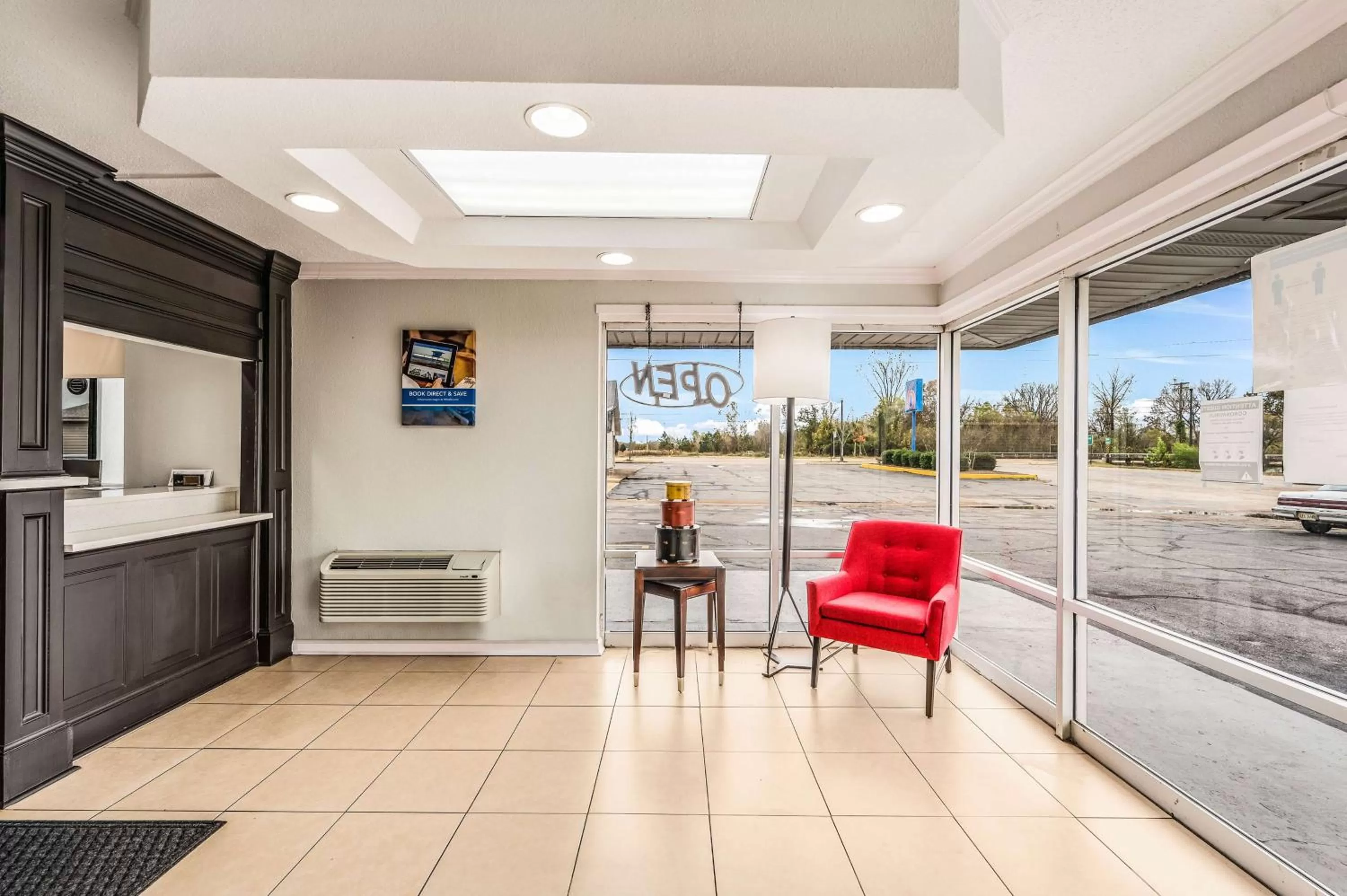 Lobby or reception in Motel 6-Tupelo, MS - Downtown