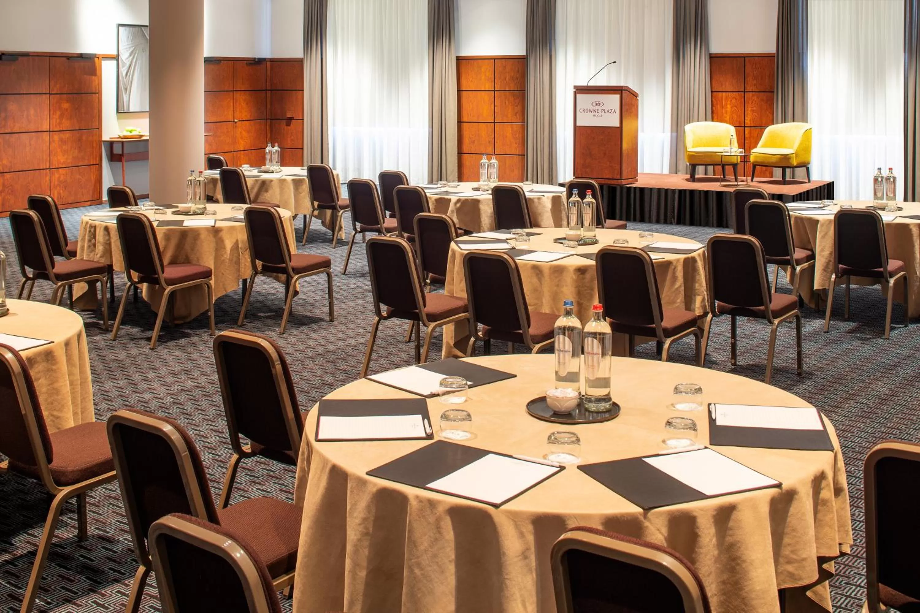 Meeting/conference room in Crowne Plaza Hotel Brugge by IHG