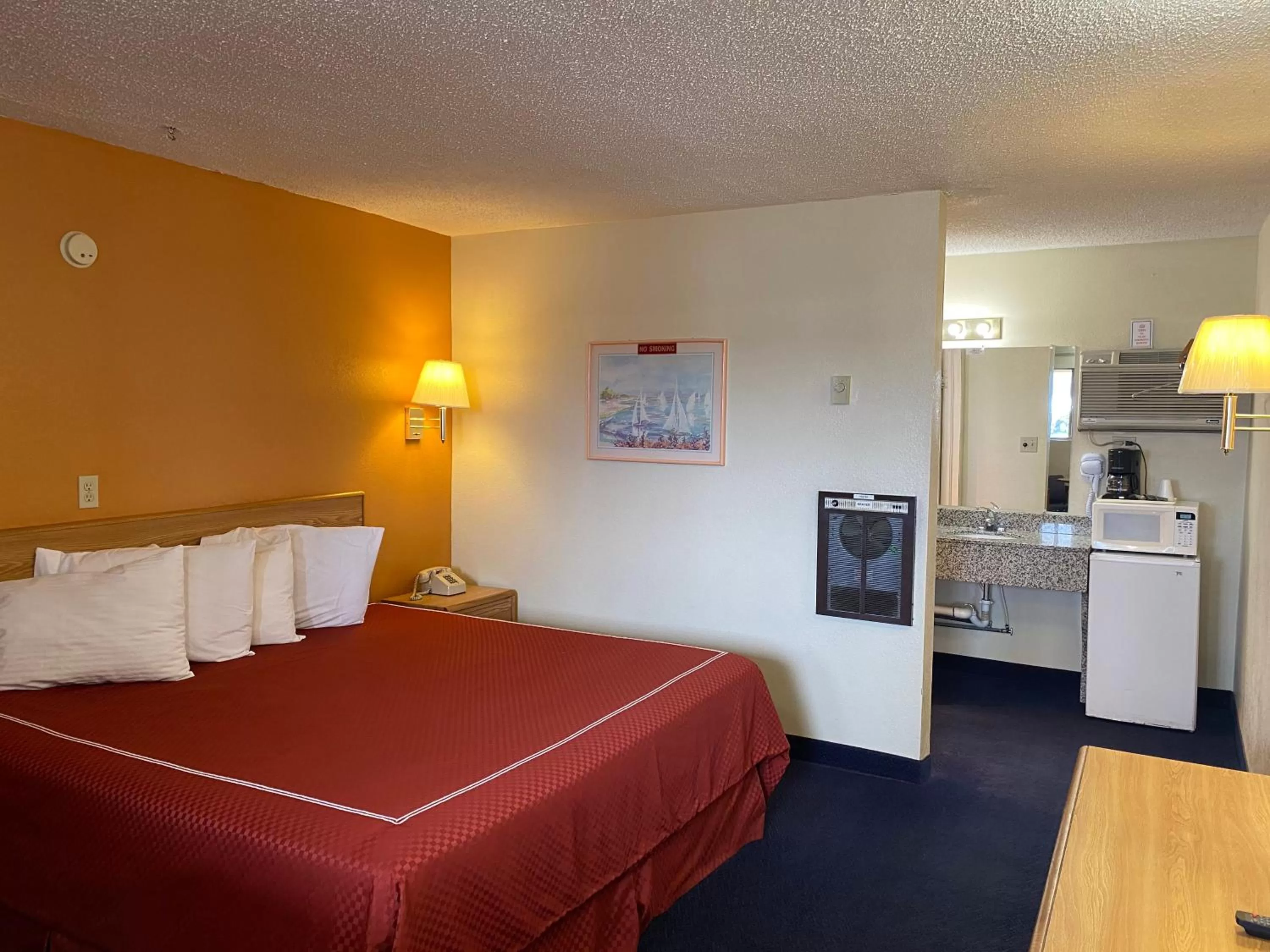 Bed in Budget Inn Las Vegas New Mexico