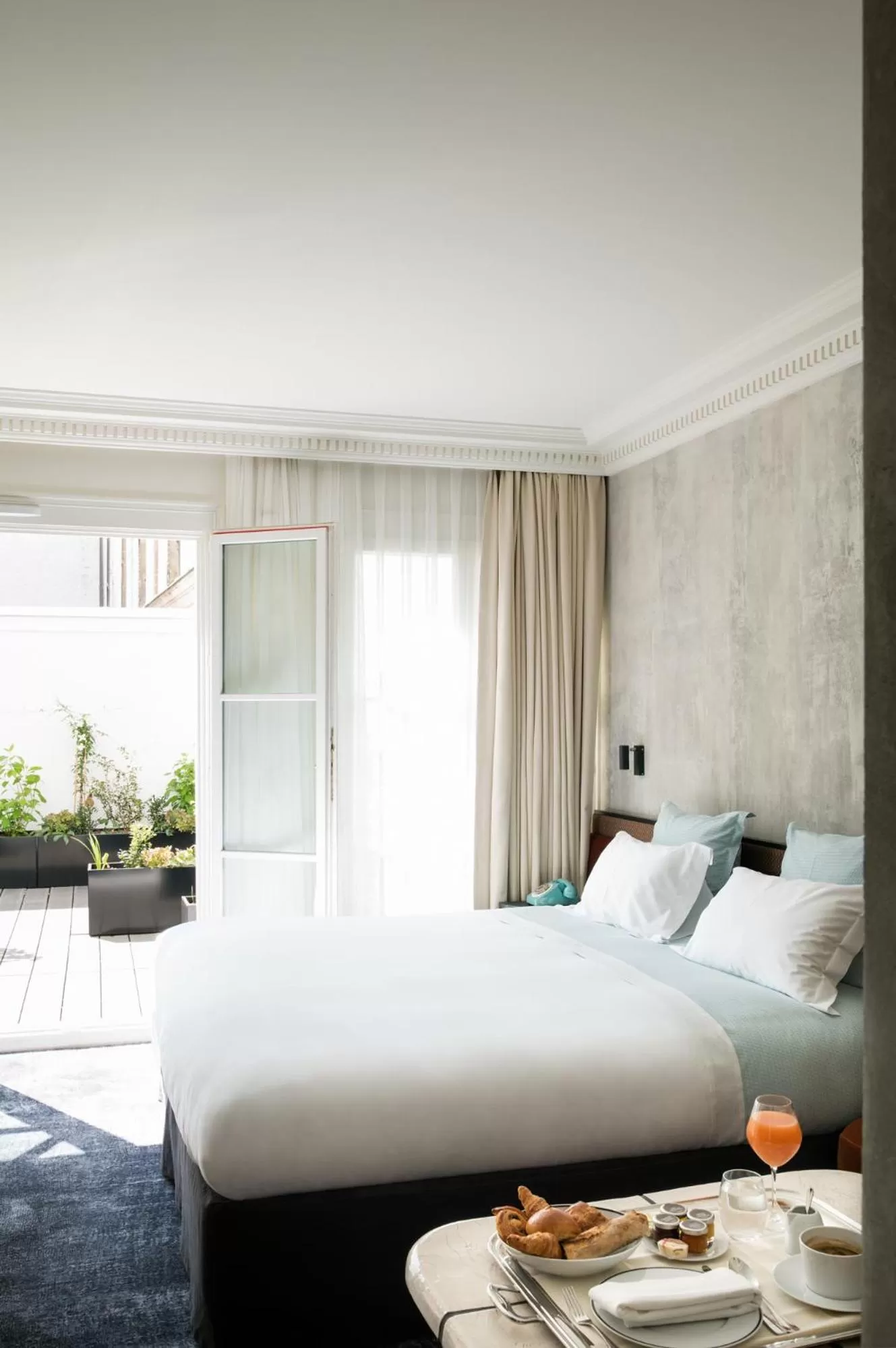 Bedroom, Bed in Hotel Les Bains Paris