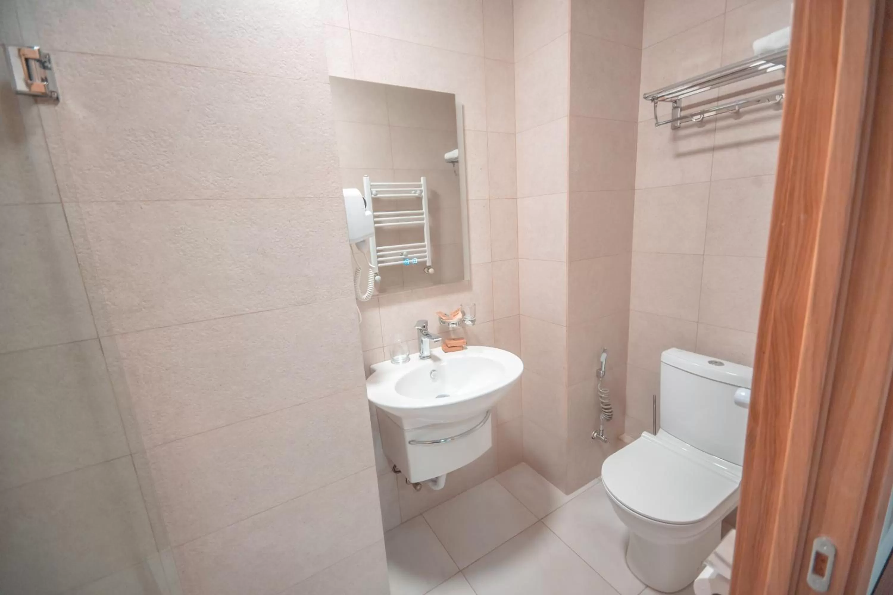 Shower, Bathroom in Hotel Banovani