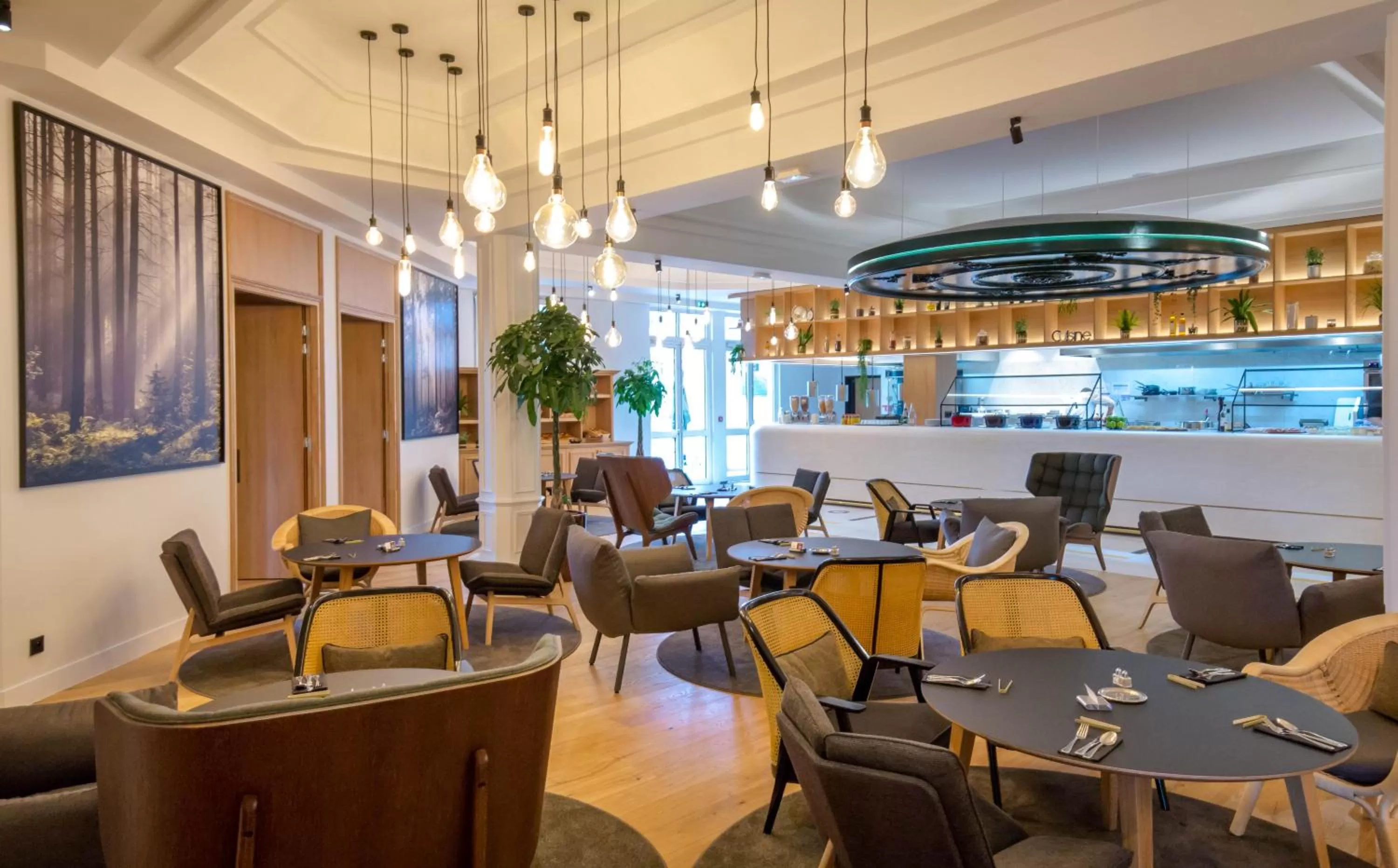 Restaurant/places to eat in Mercure Chantilly Resort & Conventions