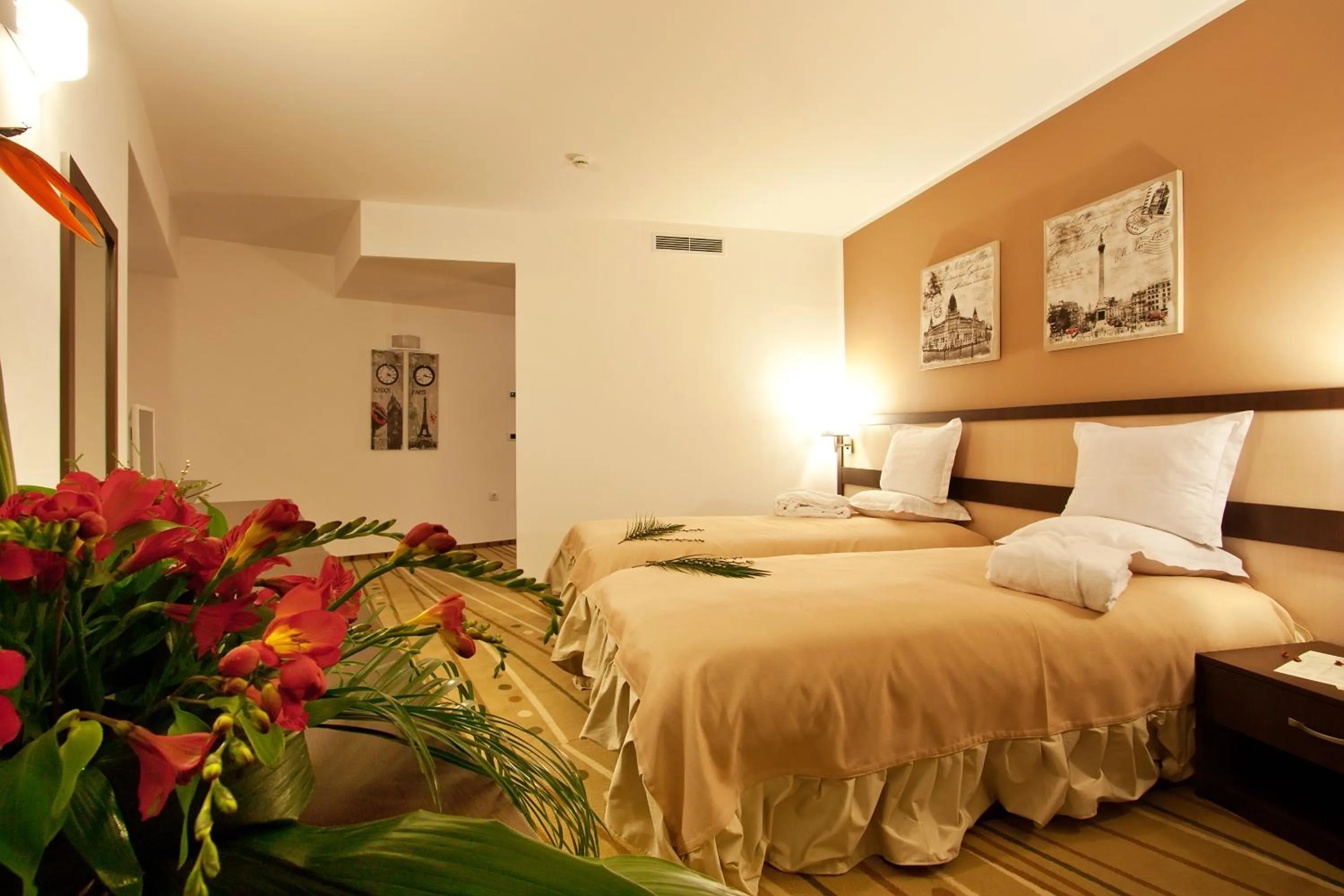 Bed in Earth & People Hotel & SPA - Free Parking & Swimming Pool