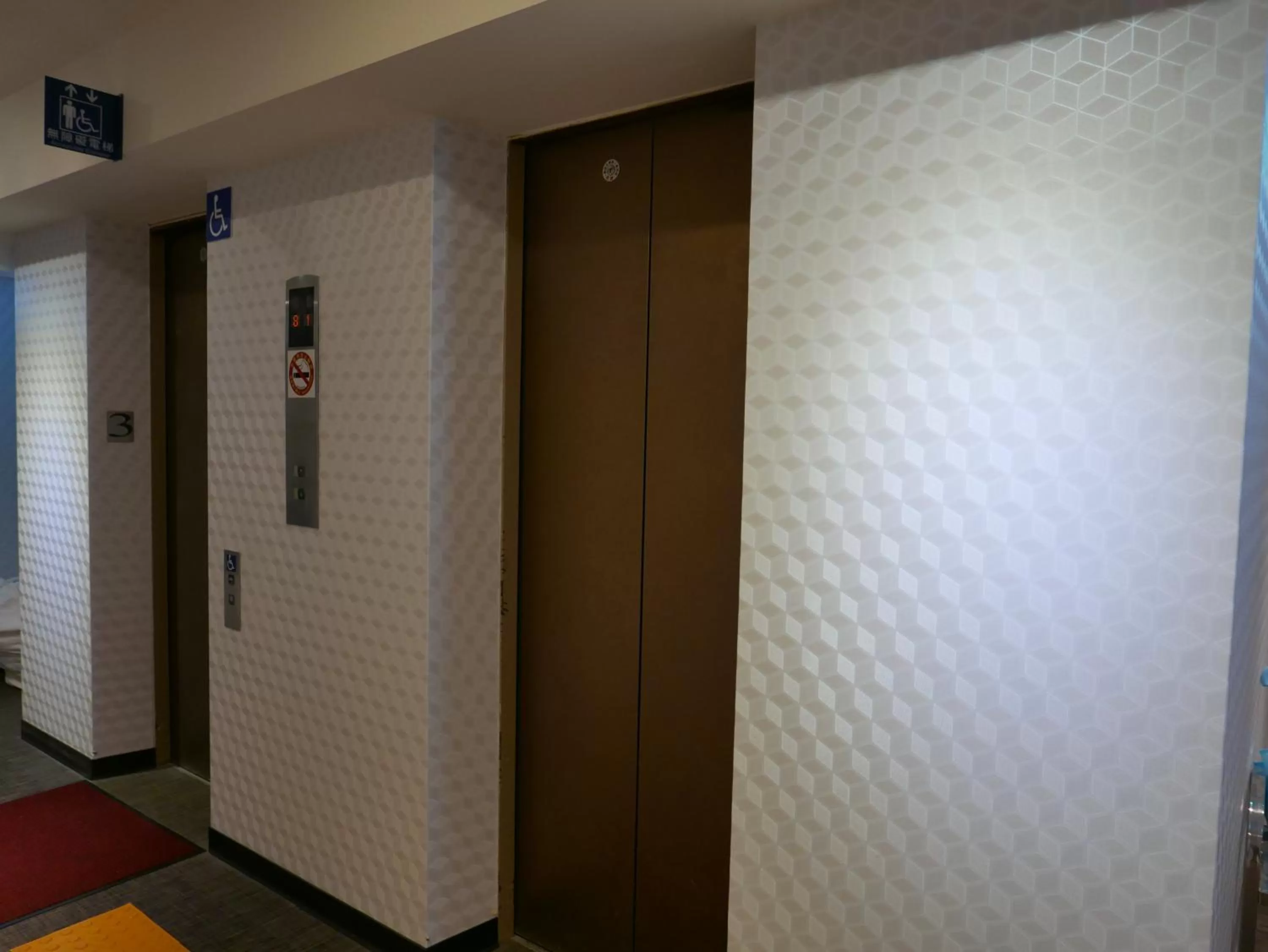 elevator in 泊居旅店二館 Oursinn Hotel 2