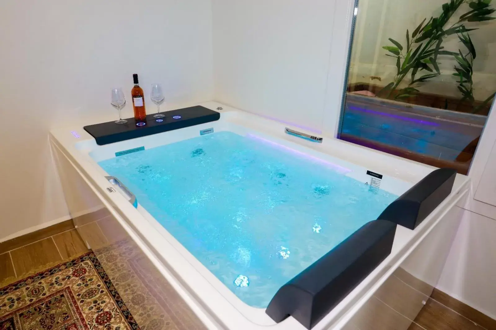 Double Room with Spa Bath in Hotel Kamomil Double Room with Spa Bath in Hotel Kamomil