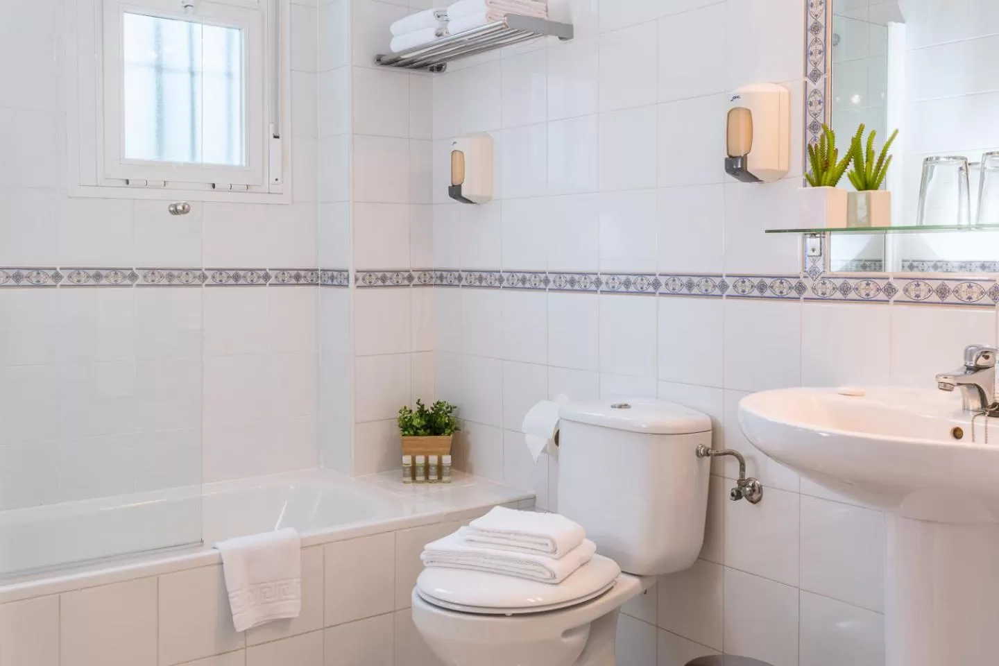 Photo of the whole room in Hotel Gran Avenida