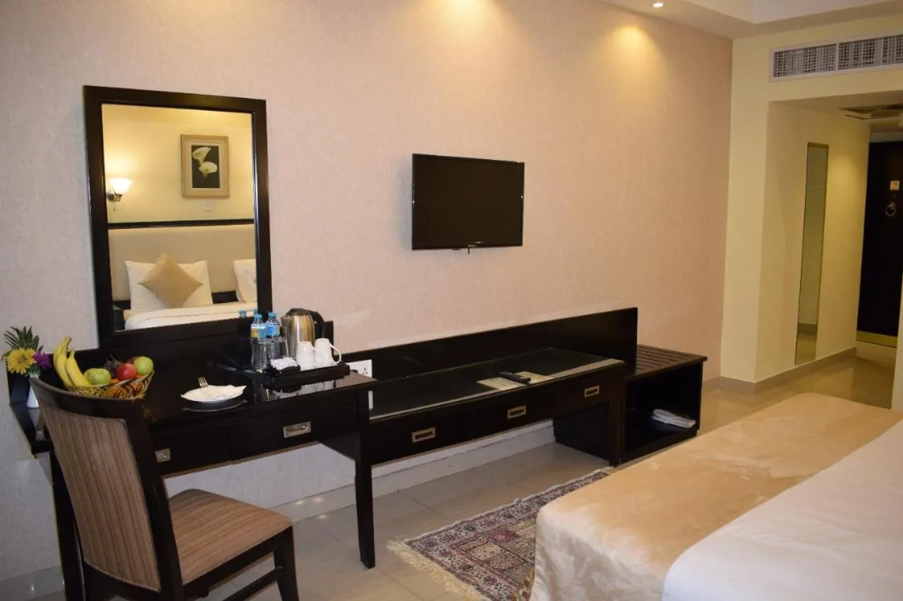 TV and multimedia, Bed in Palm Beach Hotel