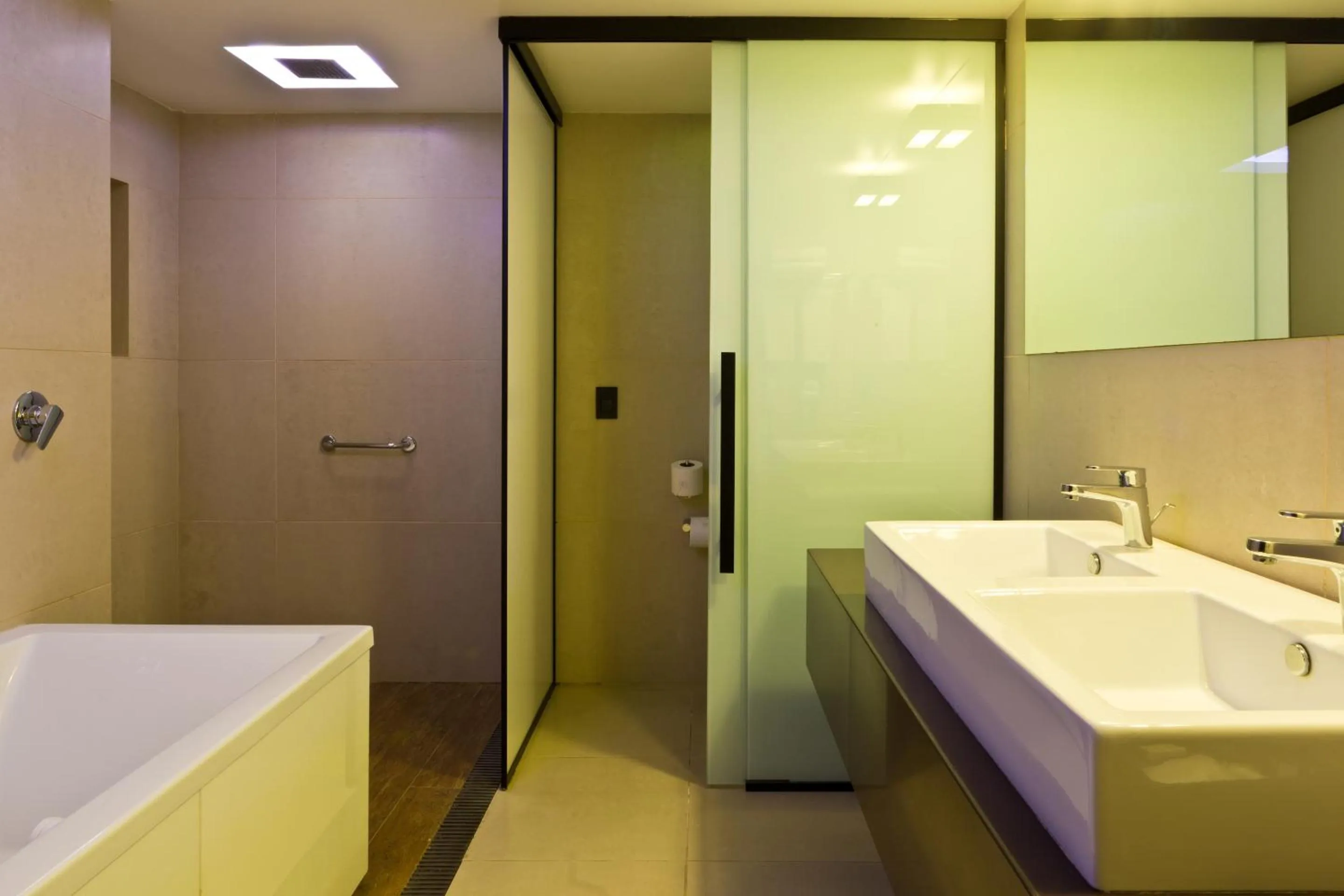 Bathroom in Ritz Leblon